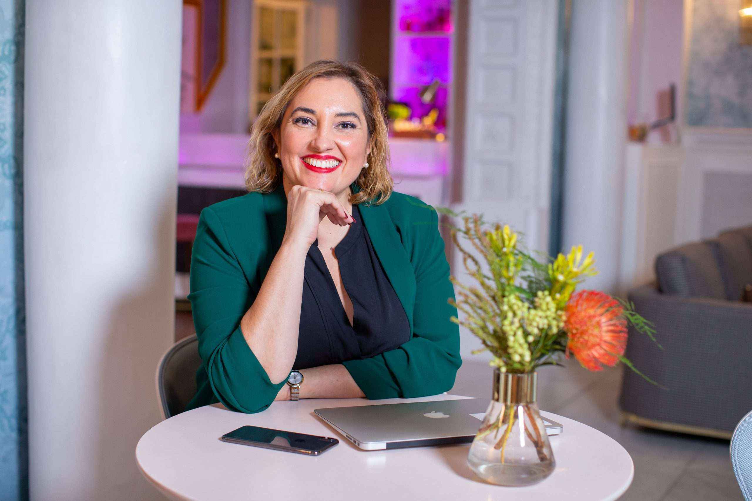 Mujeres emprendedoras de más de 40 años, se reinventan y facturan 5 cifras mensuales por Whatsapp