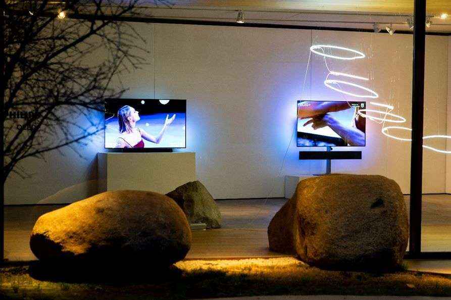 Philips TV muestra sus últimas novedades en una noche de diseño, luz y sonido