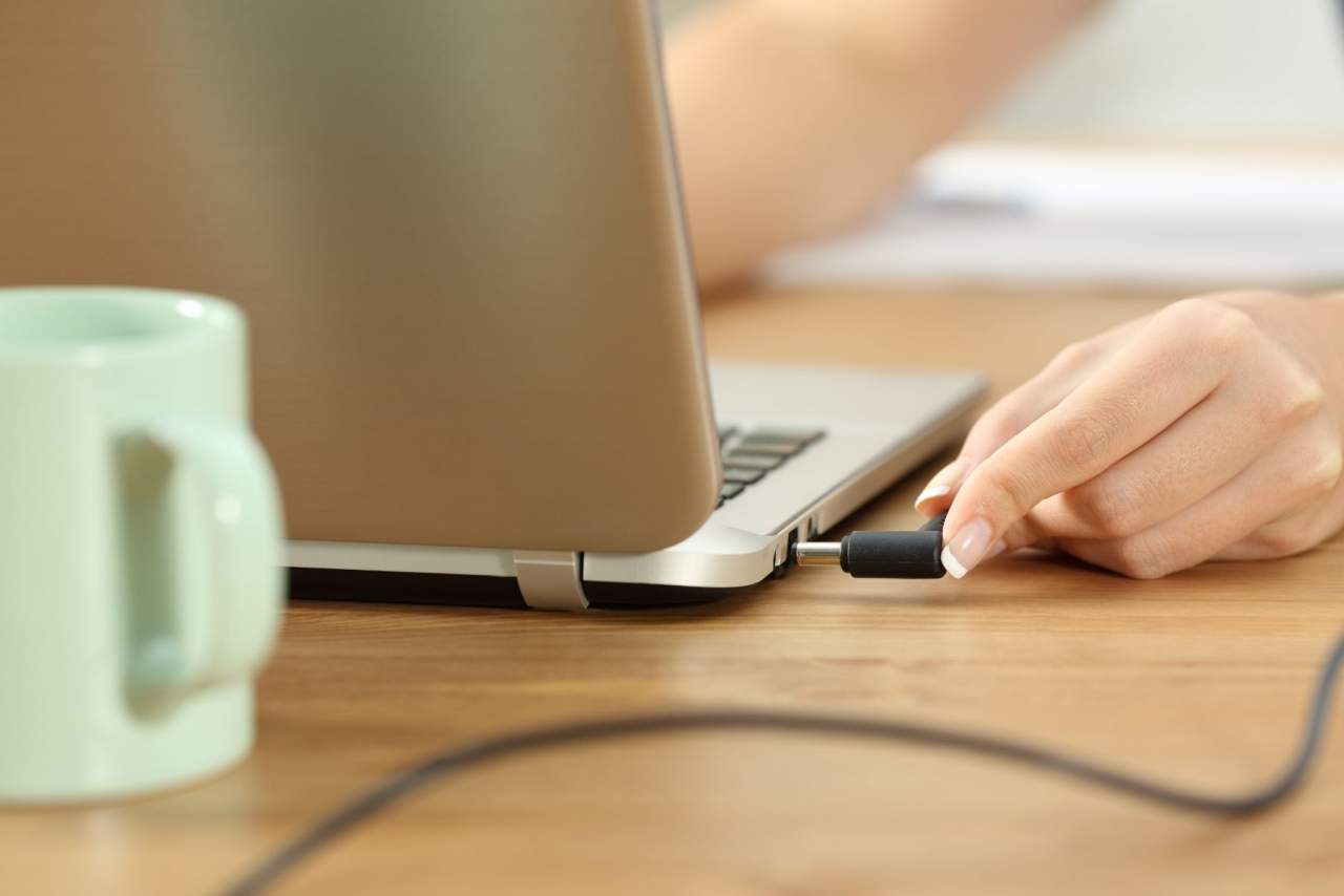 Los mejores cargadores universales para portátiles son de Click and Toner