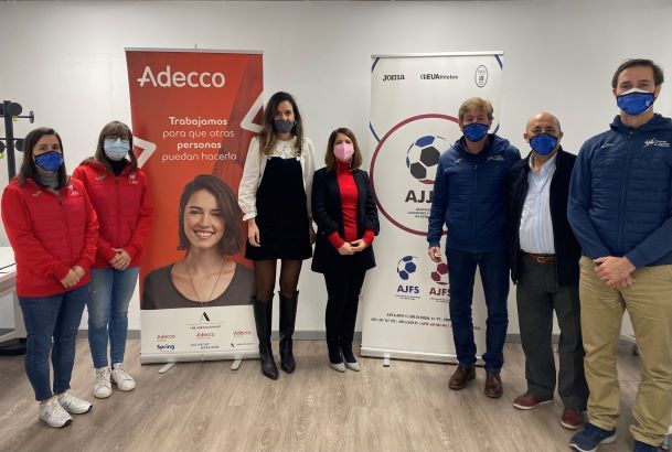 Adecco Outsourcing y la AJJFS firman un acuerdo para mejorar la inserción laboral de jugadores y jugadoras de fútbol sala