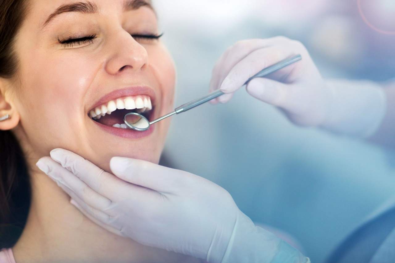 Clínica Dental Helident: Sonreír con confianza con dentistas Sevilla
