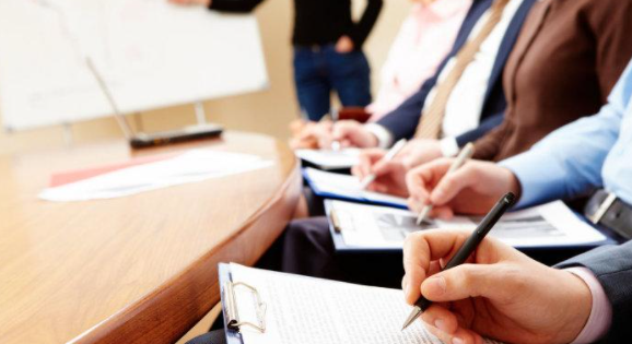 Aumenta la demanda de cursos transversales con enfoque business en diferentes idiomas, según Hexagone