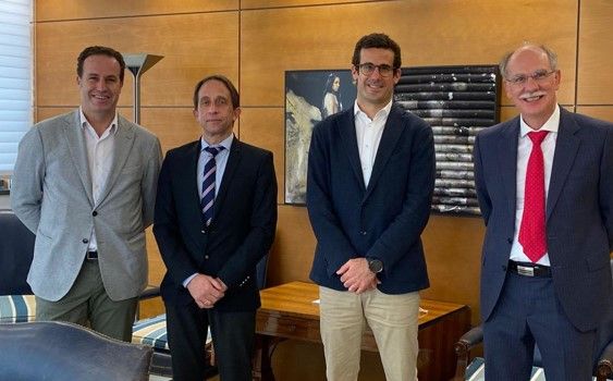 Acuerdo de Escuela Excelente y aulaPlaneta para impulsar la digitalización de los centros de la asociación