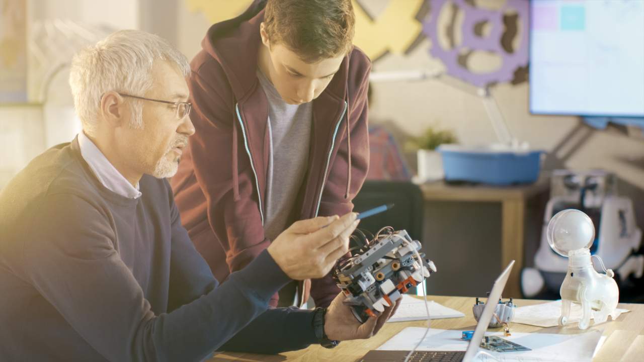 Cursos de robótica online: aprender a enseñar con Juegos Robótica