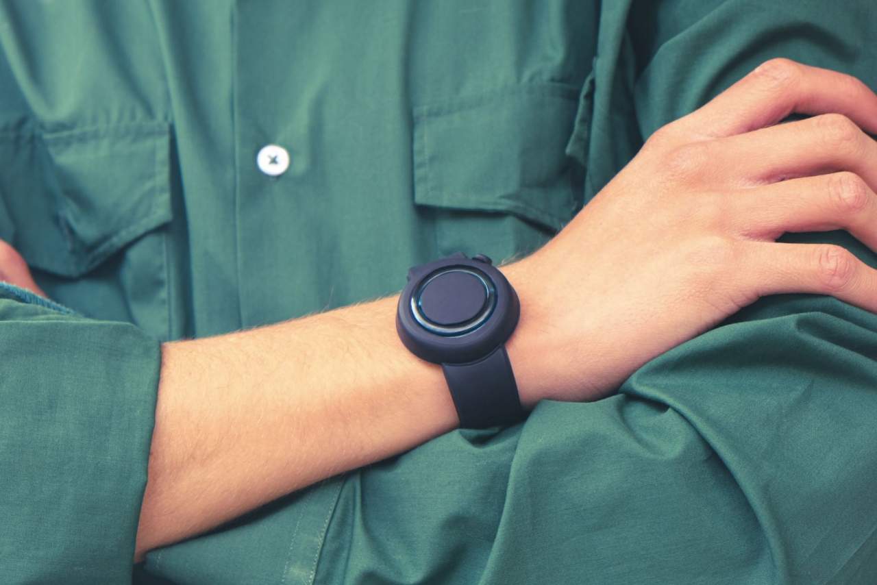 La revolucionaria pulsera dispensadora de gel hidroalcohólico para afrontar la pandemia