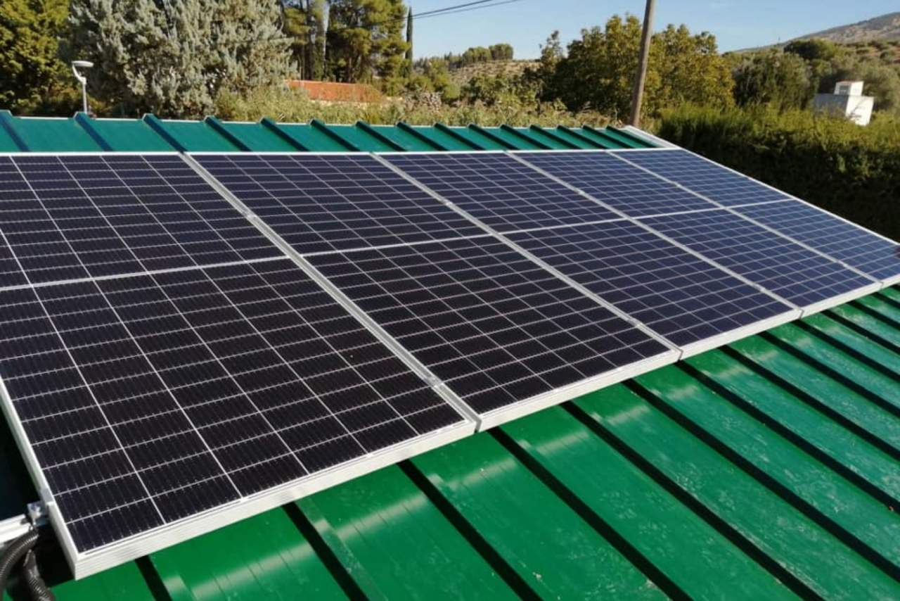 ¿Cómo obtener energía solar para el autoconsumo en empresas? Agrupaciones & Soluciones Solares