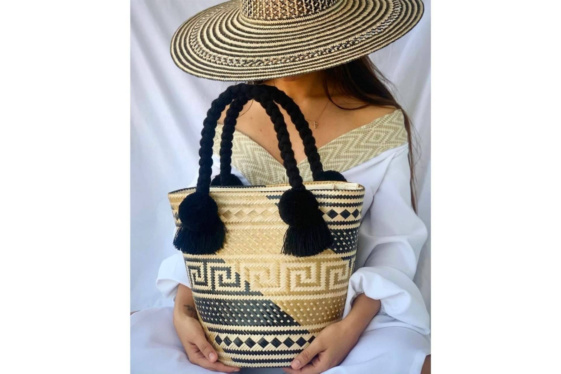 La esencia de la etnia Wayuu llega a España mediante la colección de capazos de palma de la tienda Design & Handmade