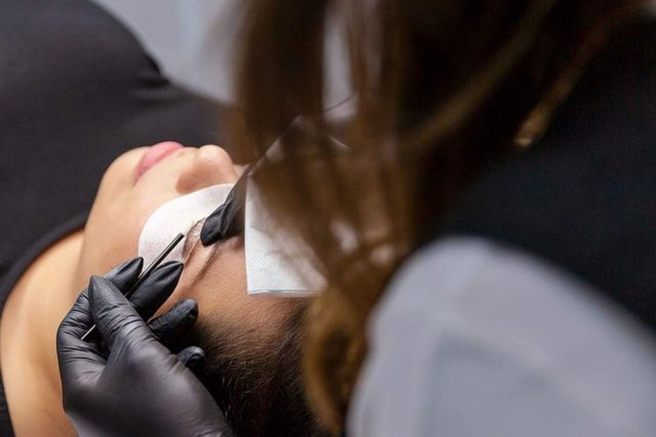 Entre las franquicias mejor valoradas en España se encuentra Lashes & More, dedicada a los tratamientos de cejas y pestañas