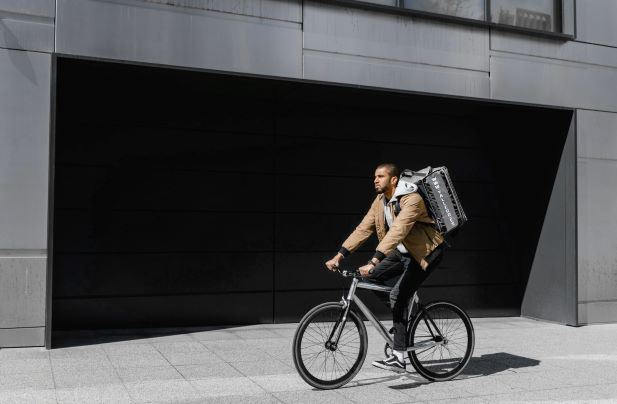 Yallego, la única franquicia en España especializada en el food delivery local