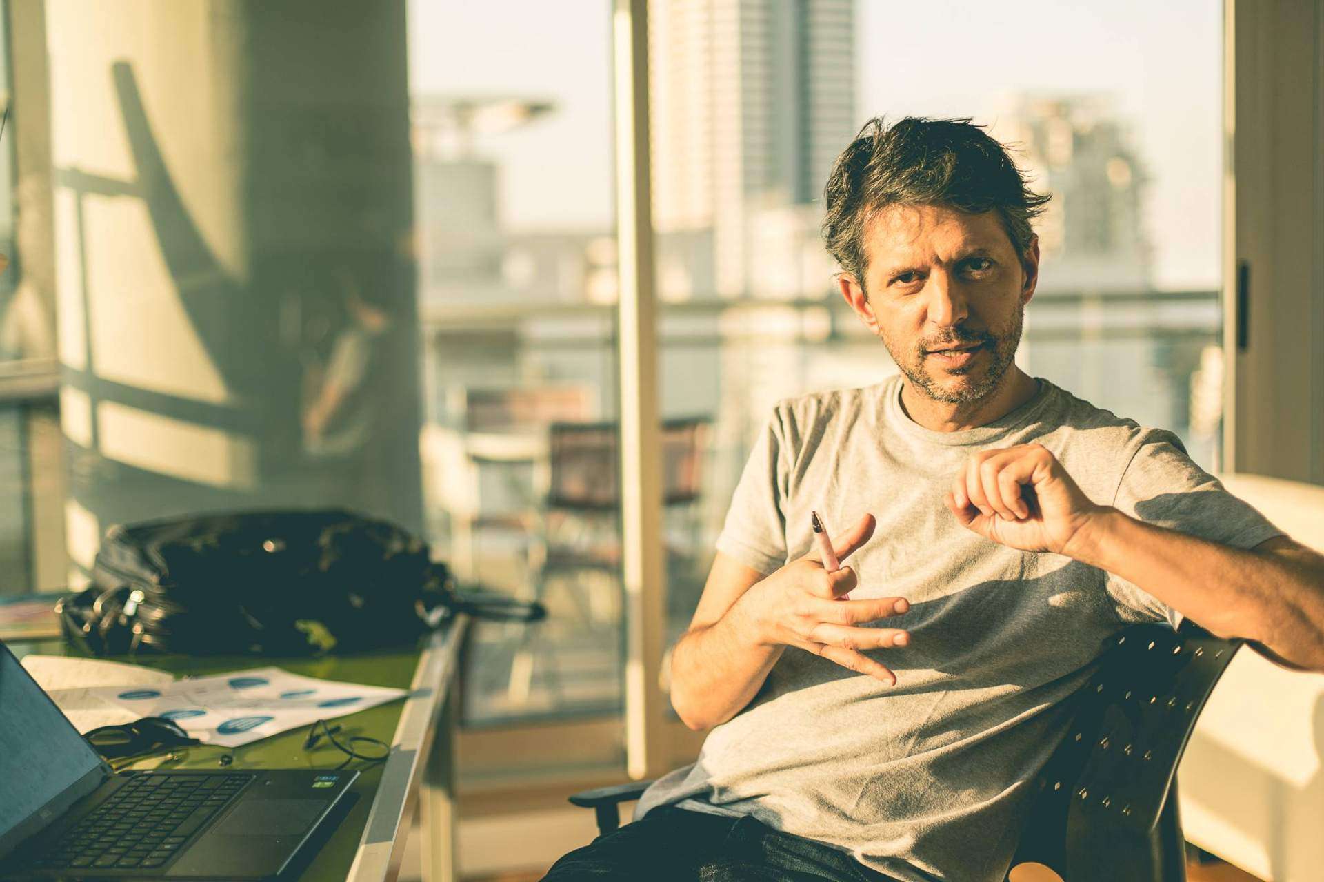 Cuanto más tiempo en el mismo puesto en una empresa más infelicidad, según Leo Piccioli