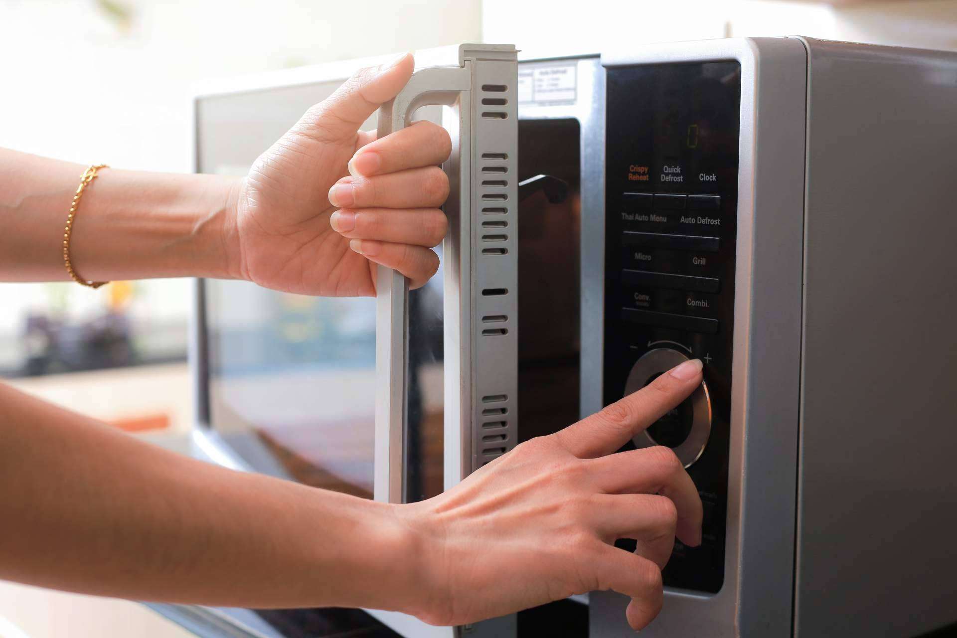 TOP Microondas: el precio anual de usar el microondas