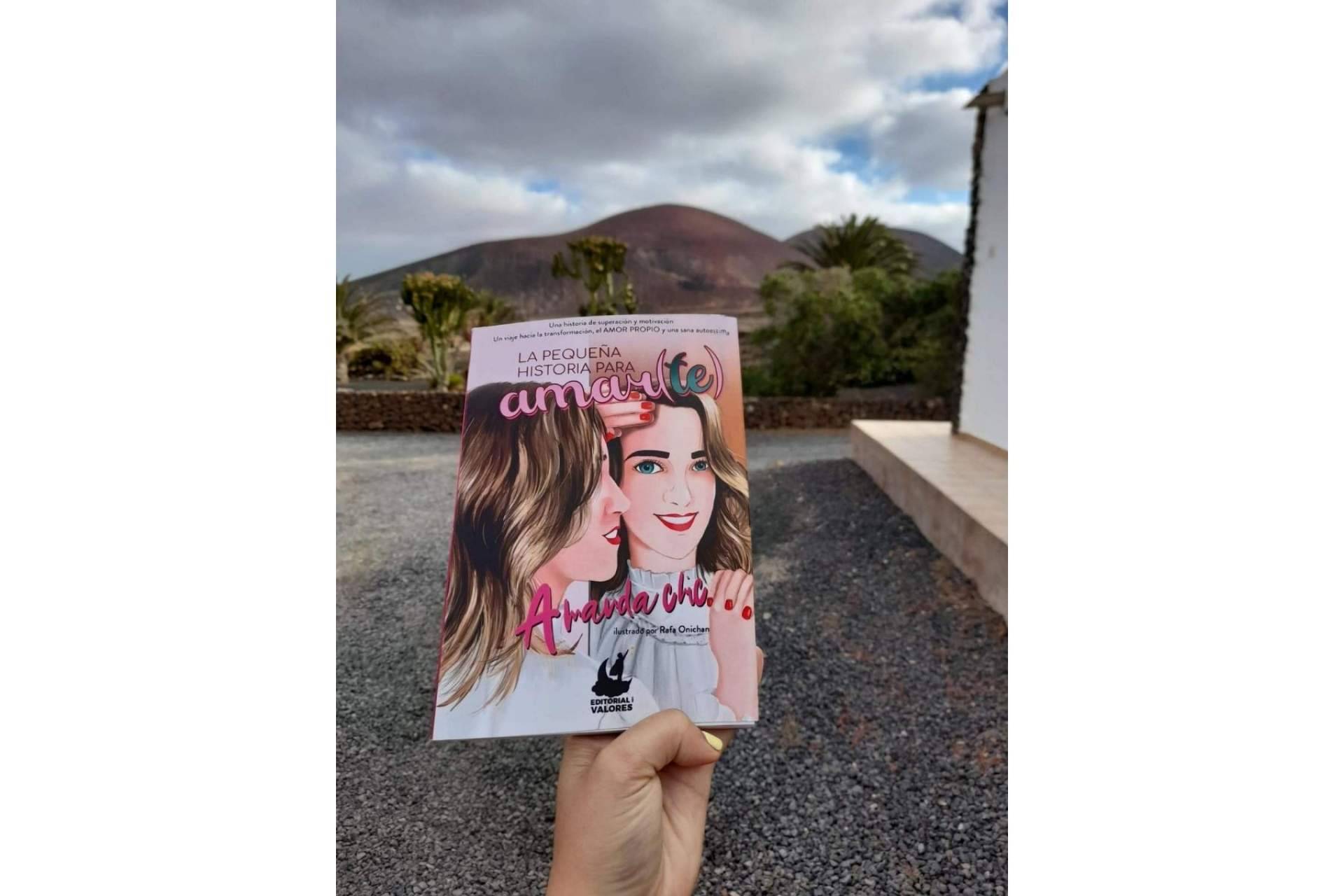 La influencer Amanda Chic publica un libro sobre el amor propio, la autoestima y el empoderamiento