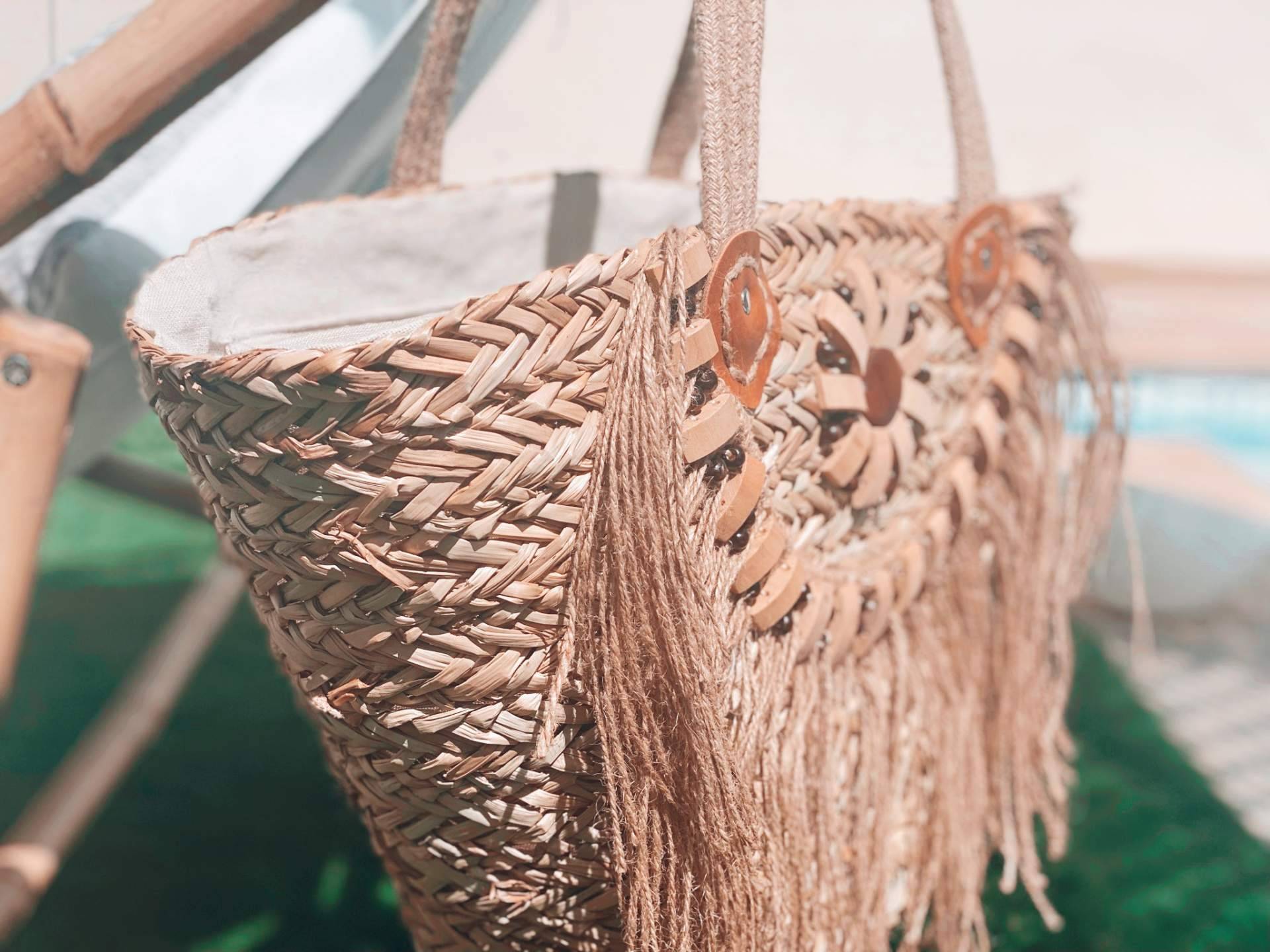 La tendencia este verano: los bolsos naturales de la firma Lola Amara