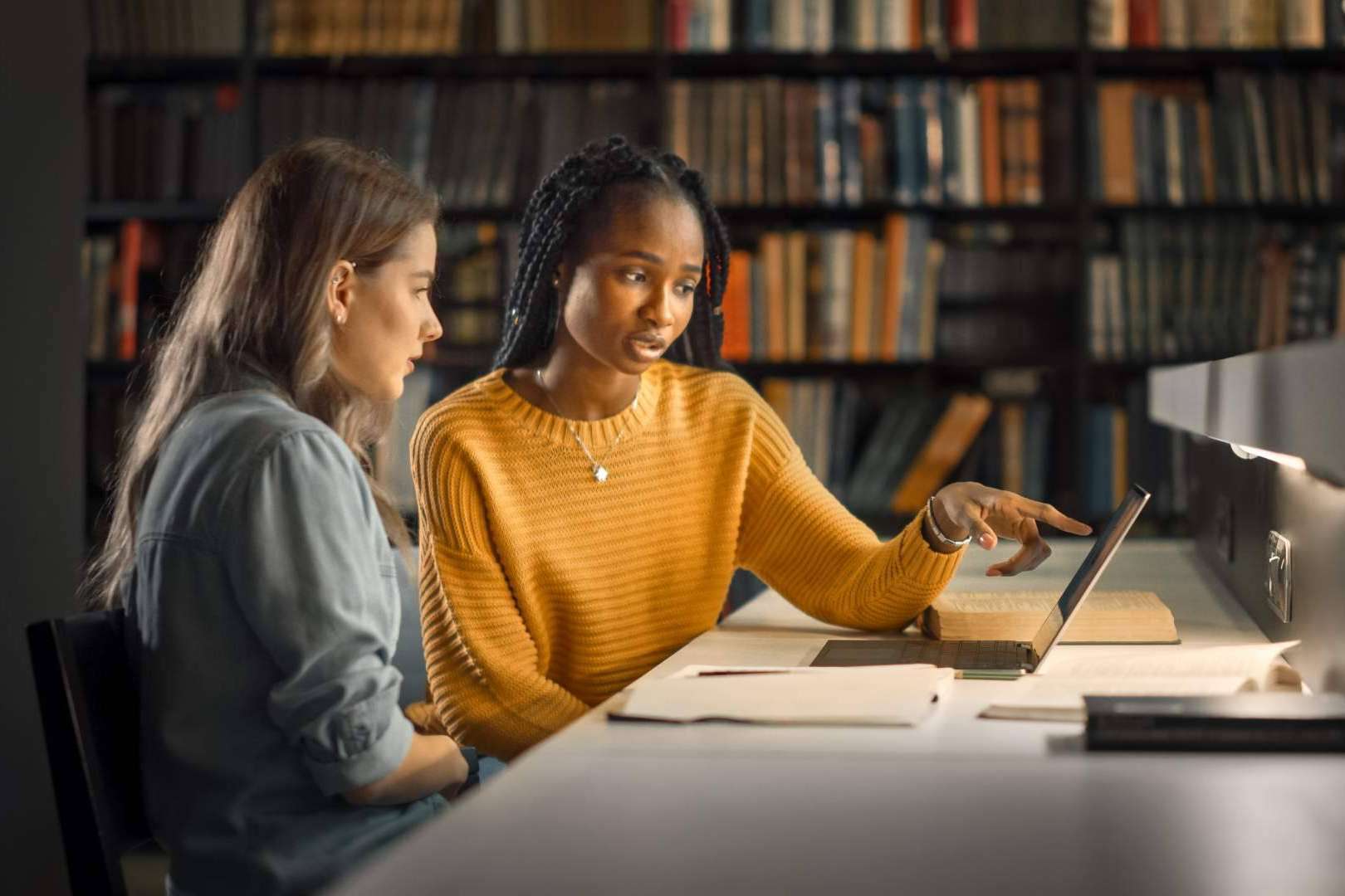 Ayuda Universitaria: ¿Qué ofrecen sus tutorías online a estudiantes?