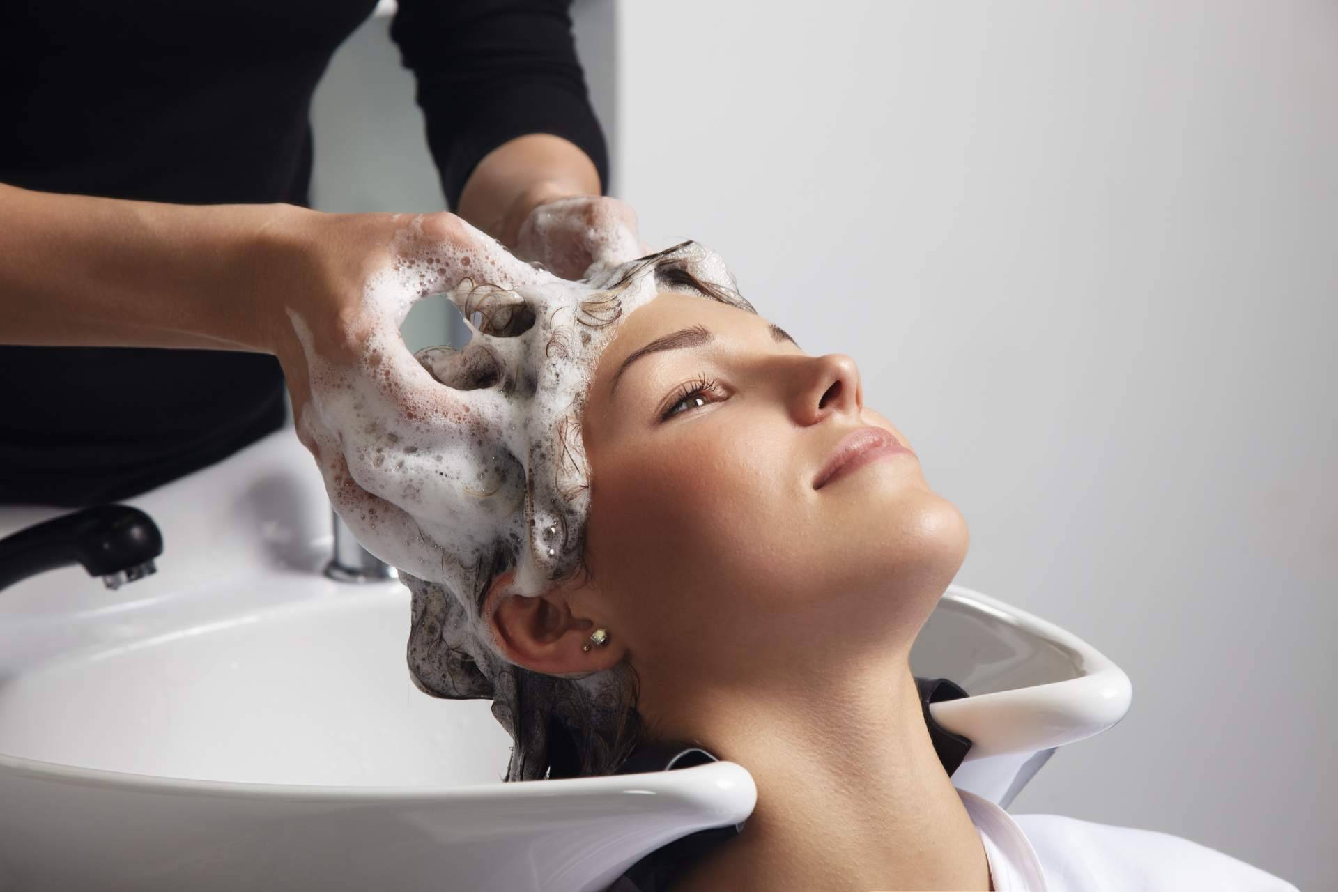 ICARO SALON: ¿Cómo recuperar el pelo dañado tras el verano al 100%?