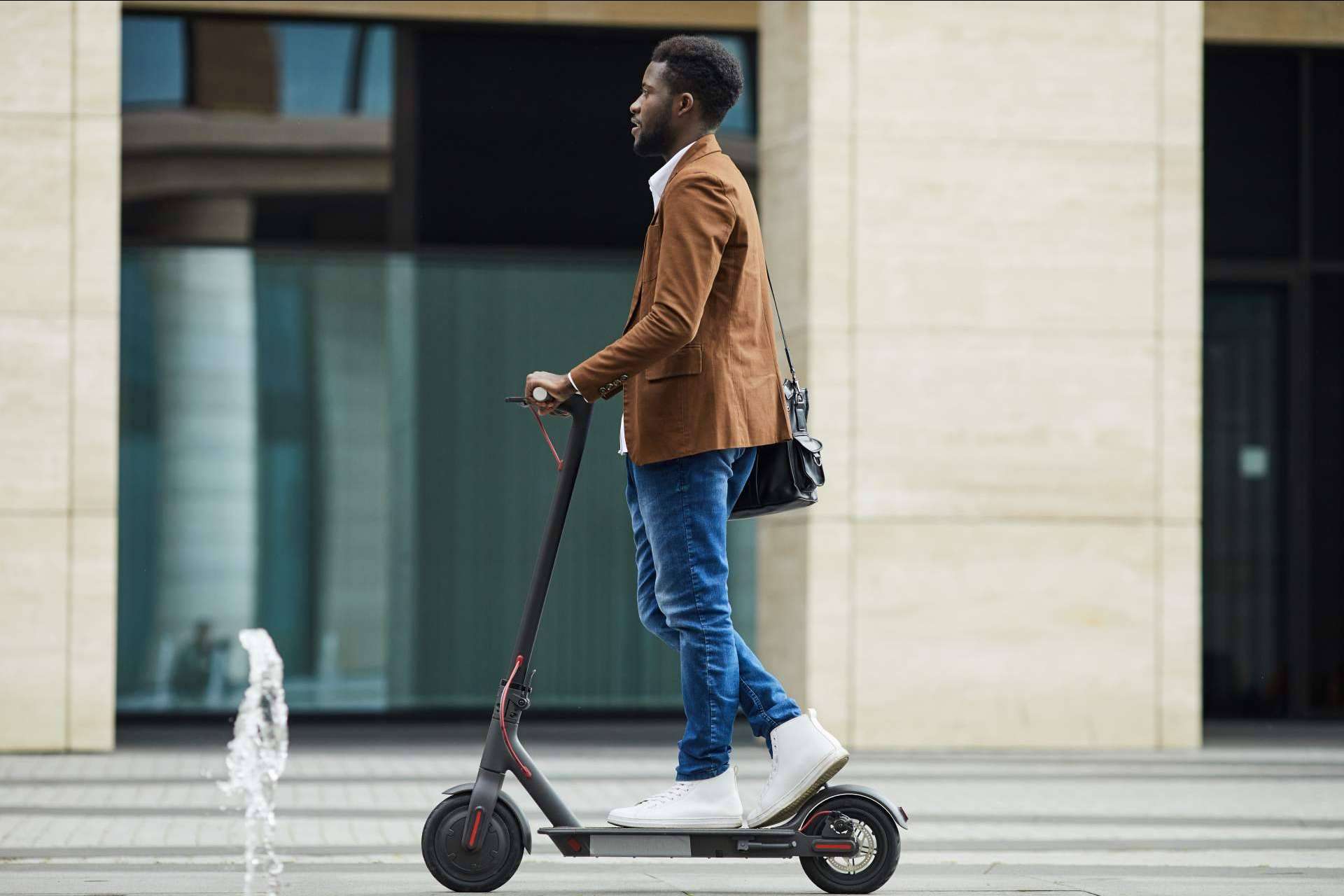 La apuesta de la empresa moty por la movilidad sostenible a través de sus bicicletas y patinetes eléctricos