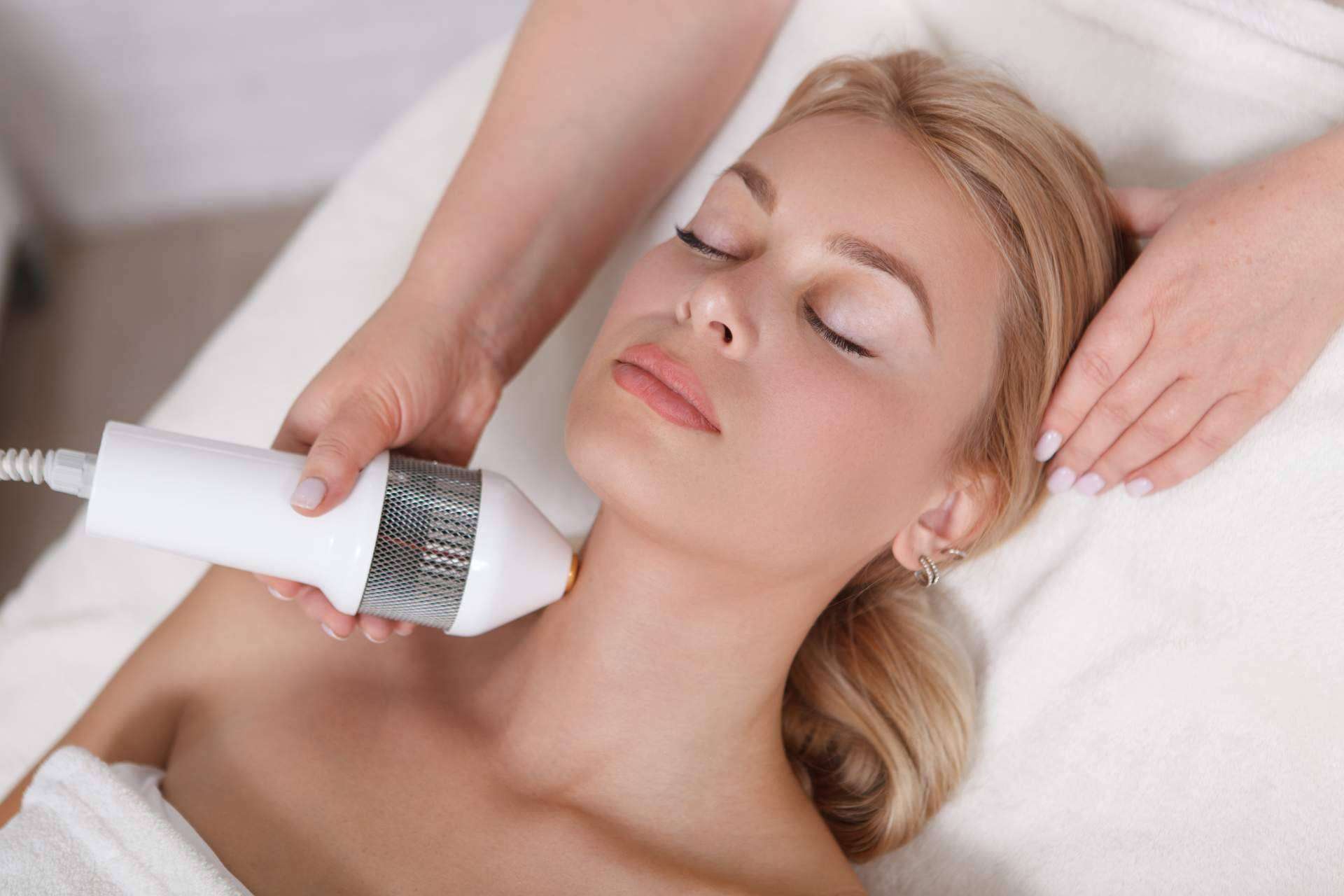 La radiofrecuencia facial es considerada uno de los mejores métodos no invasivos para rejuvenecer la piel