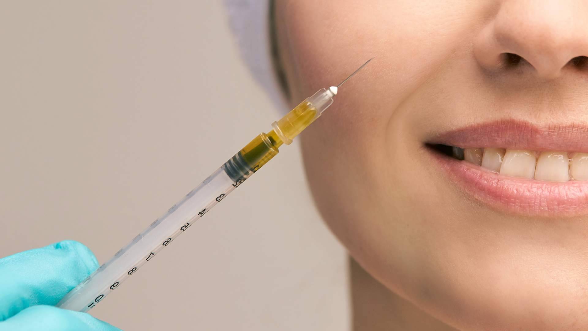 La Clínica Estética Alicante Rosa Mora ofrece tratamiento de plasma rico en plaquetas para prevenir el envejecimiento