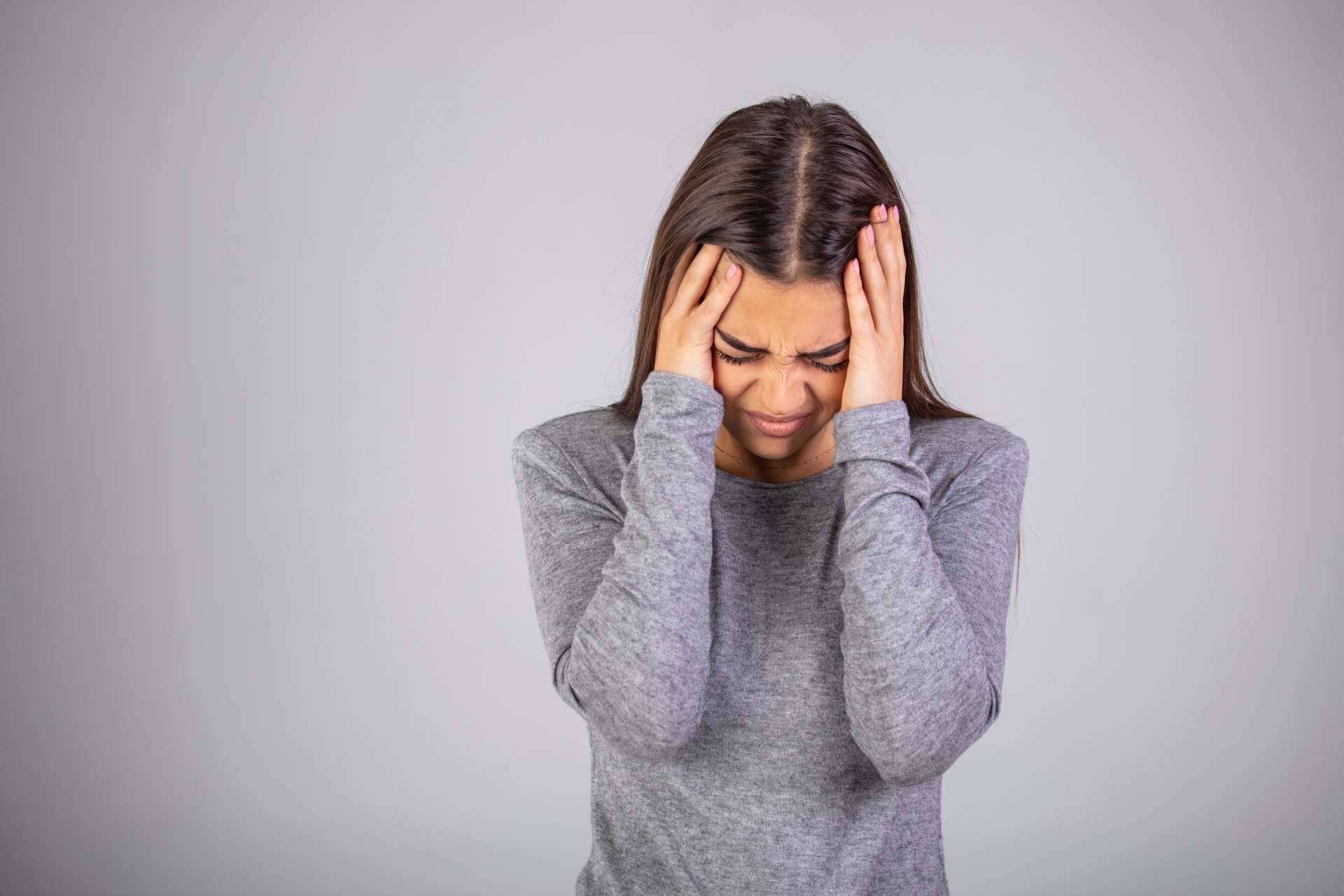 La fisioterapia puede aliviar las migrañas, por Clínica Viasalud