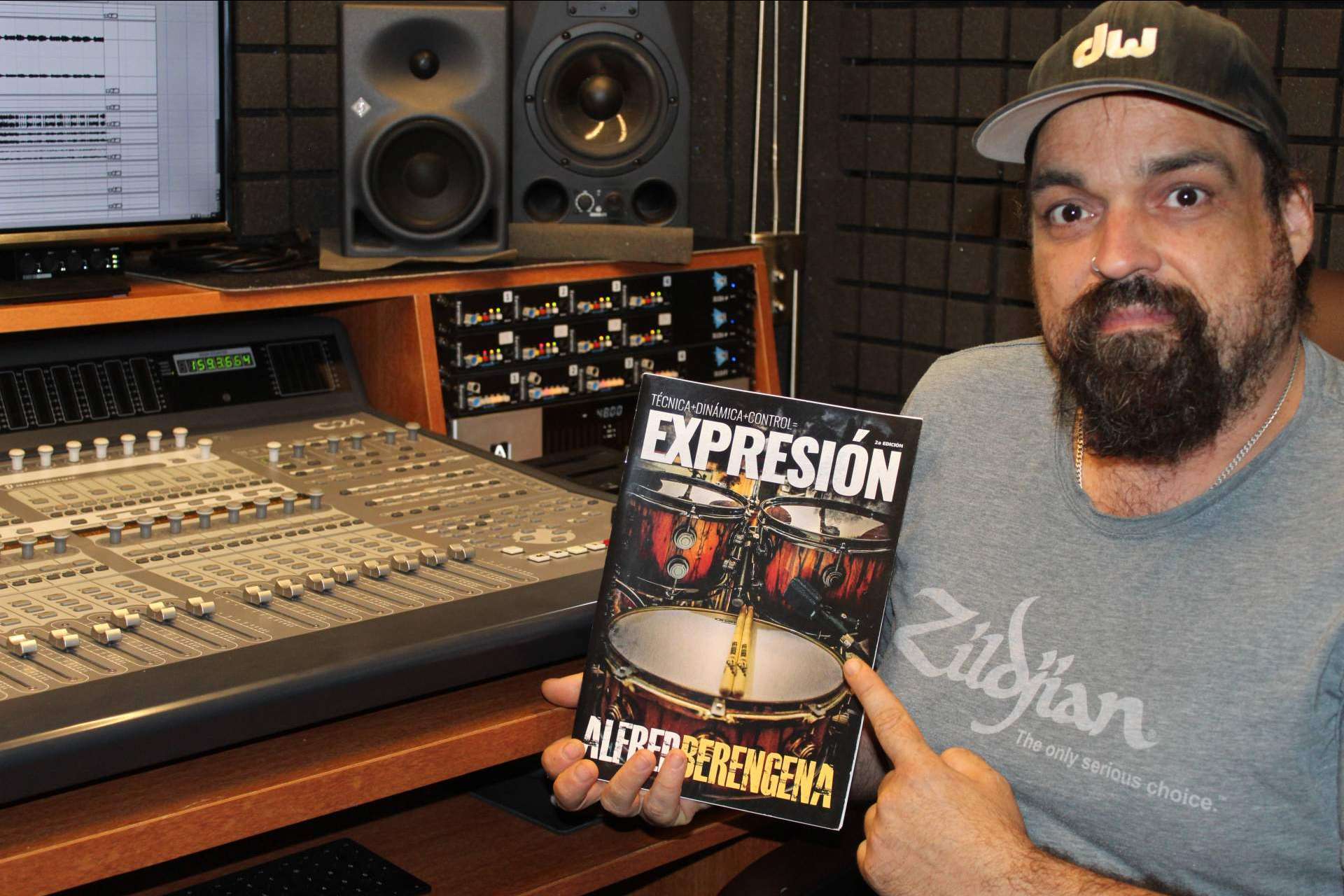 Alfred Berengena consigue que se agote en un año la primera edición de EXPRESIÓN, su último libro de batería