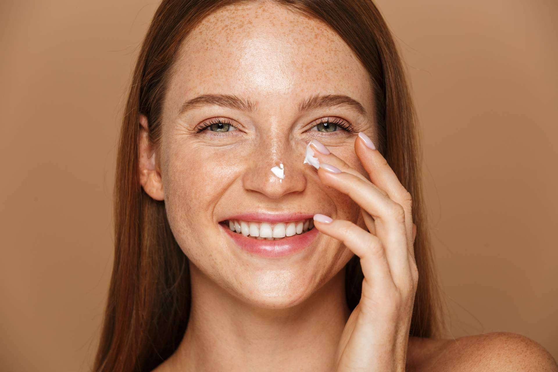 ¿Cómo ayudan a la piel las cremas antipolución? Kunal Cosmetics