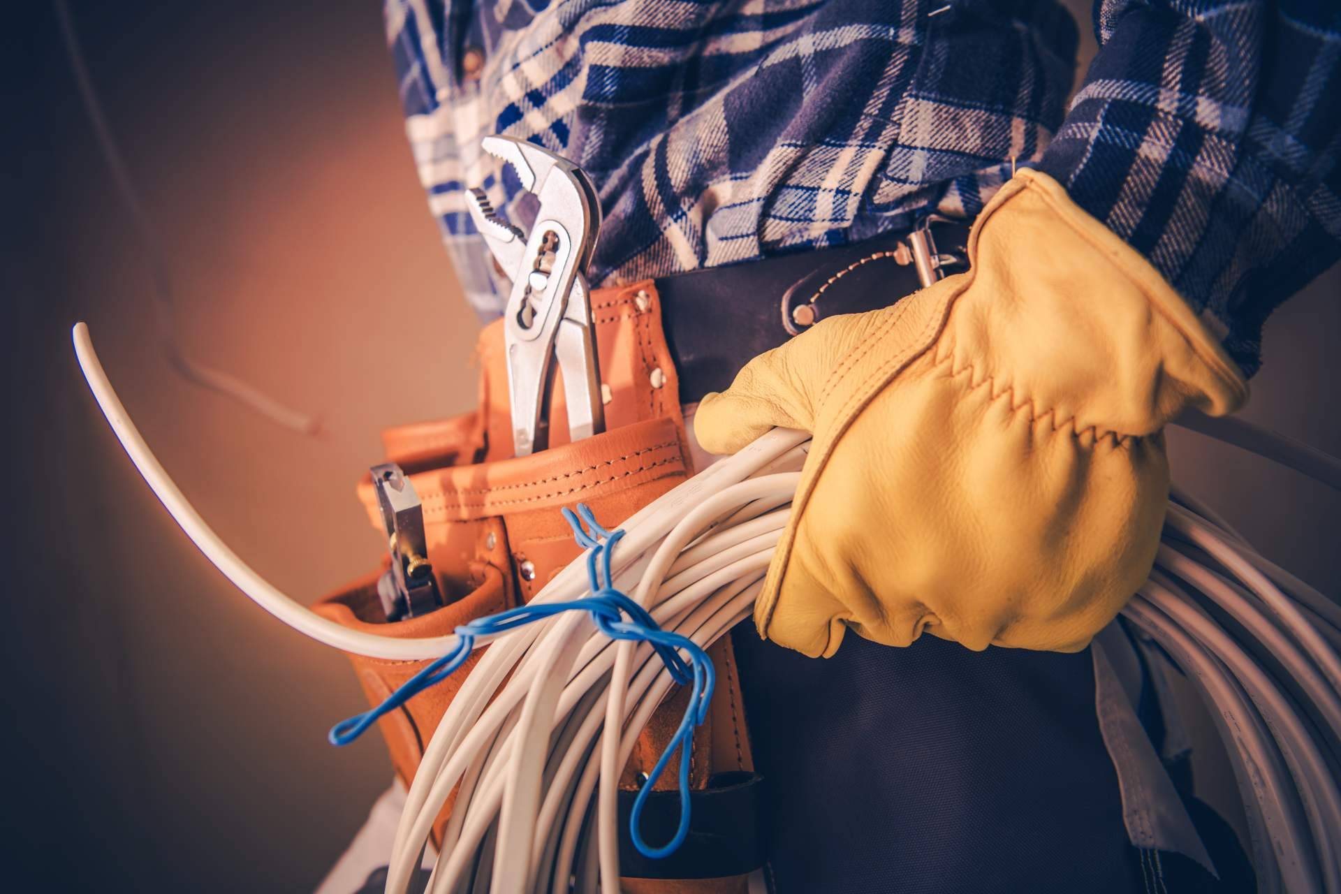 Elegir un electricista en Madrid: los consejos de Luzmart