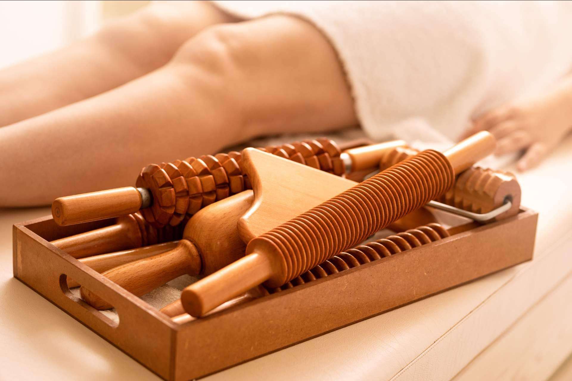 Modelar y reafirmar la figura con la maderoterapia, disponible en Crina Rus Beauty Center