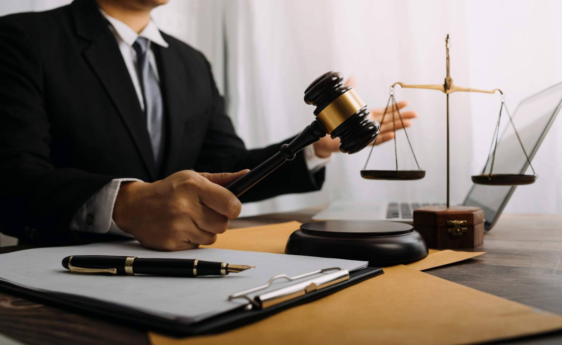 En Royal Mediter Group cuentan con la mejor asesoría jurídica en Valencia y Sevilla