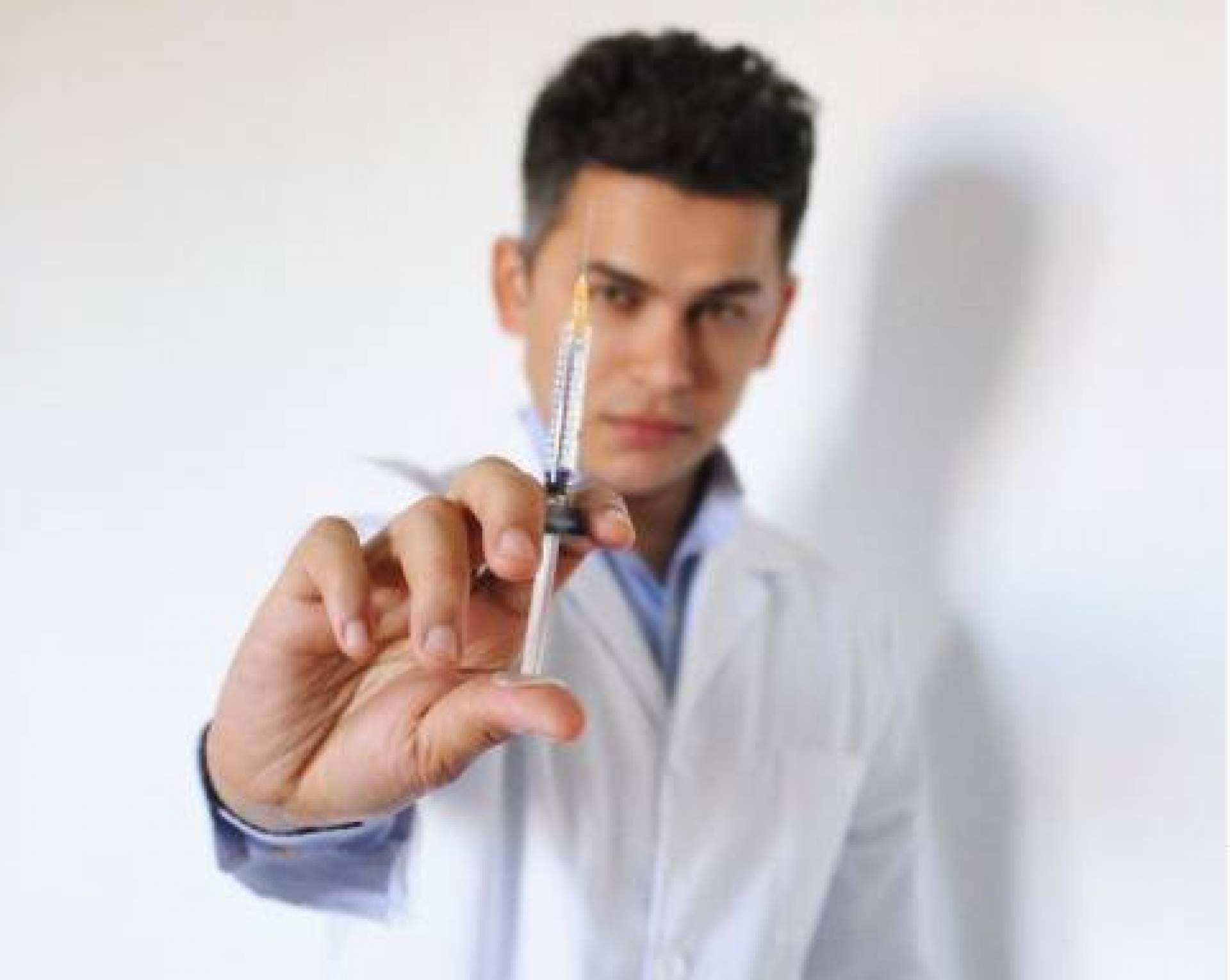 Dr. Castellar: rejuvenecer la mirada con su talento y experiencia