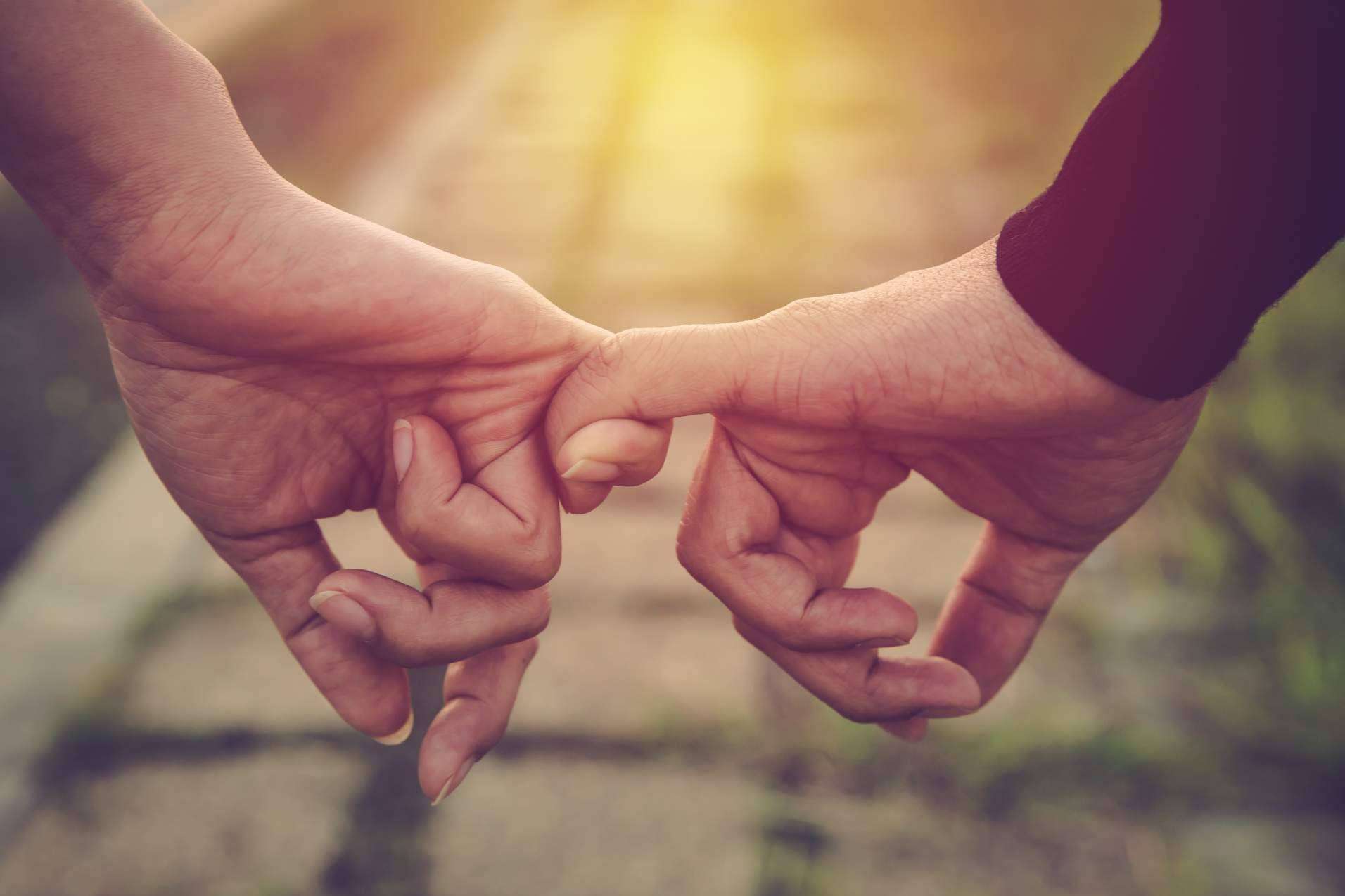Ayudar a las personas a encontrar una pareja estable y compatible con la empresa de coaching sentimental Uniti