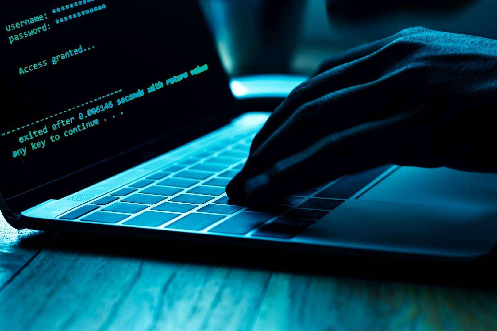 La importancia de la ciberseguridad para particulares y empresas aumenta cada año, por la compañía de asistencia tecnológica Sosmatic