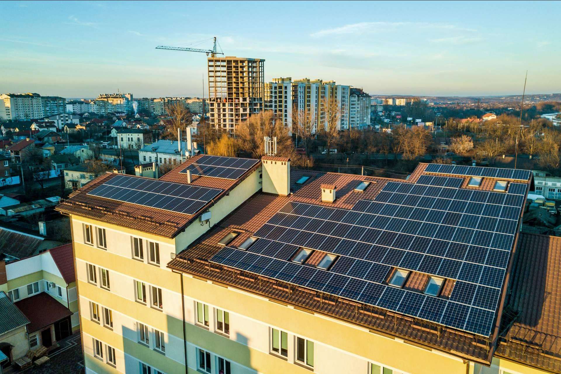 Ingeniería MASRED ¿Qué son las placas solares híbridas?