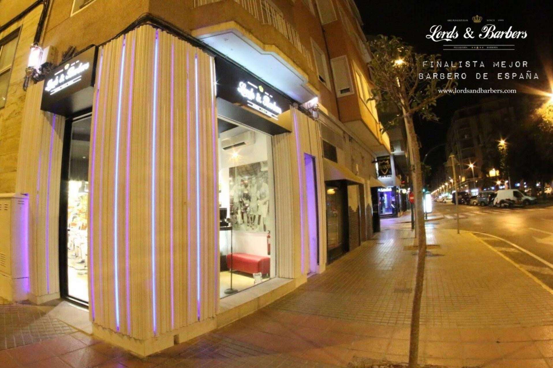 Lords & Barbers logra 2 Estrellas TheQhair, las Estrellas Michelin de la peluquería