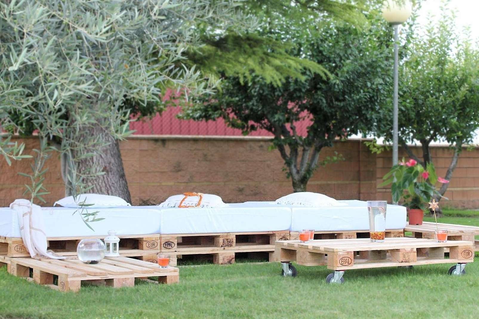 Palés para chill out, una de las opciones mejor valoradas tanto para hostelería como terrazas de uso particular de Palets Online