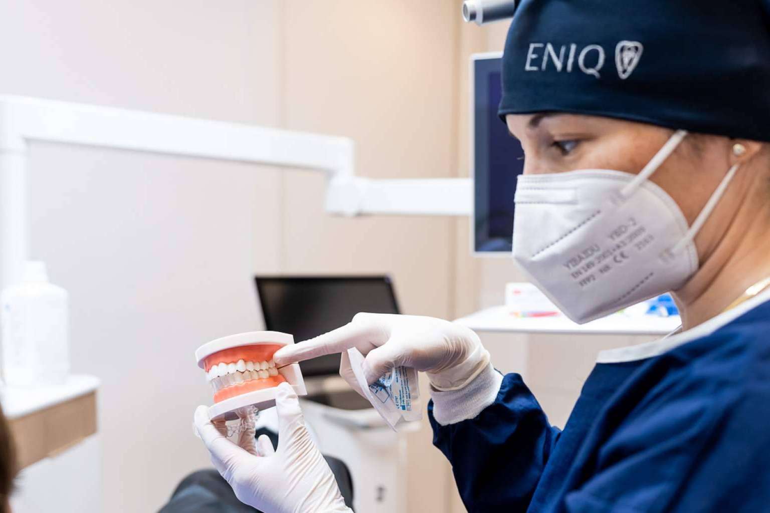 Tratamiento de ortodoncia invisible en Madrid de Clínica Eniq, la mejor alternativa a los brackets tradicionales