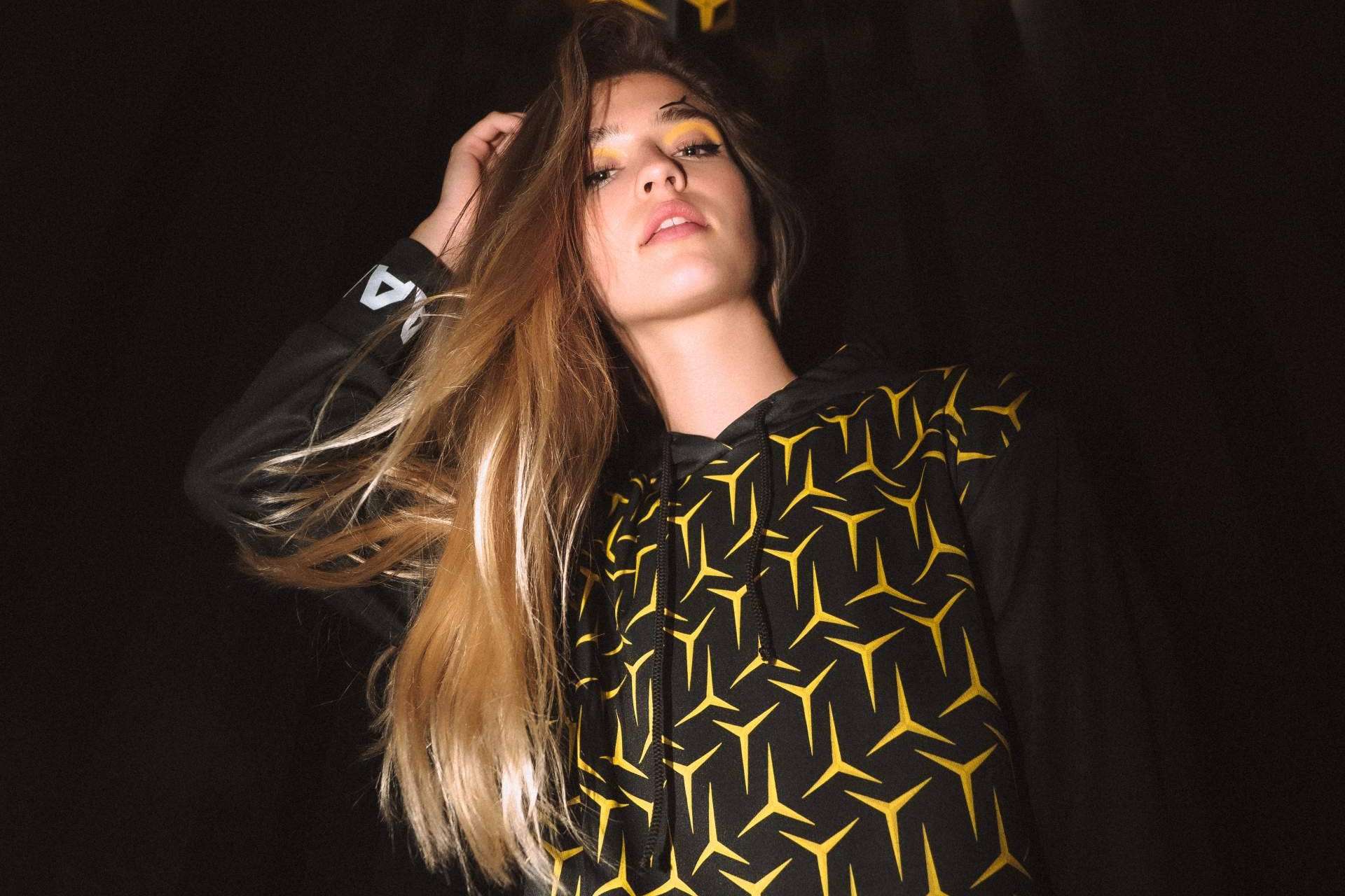 La ropa de Radikal Emotion, un universo para los grandes aficionados al mundo motor