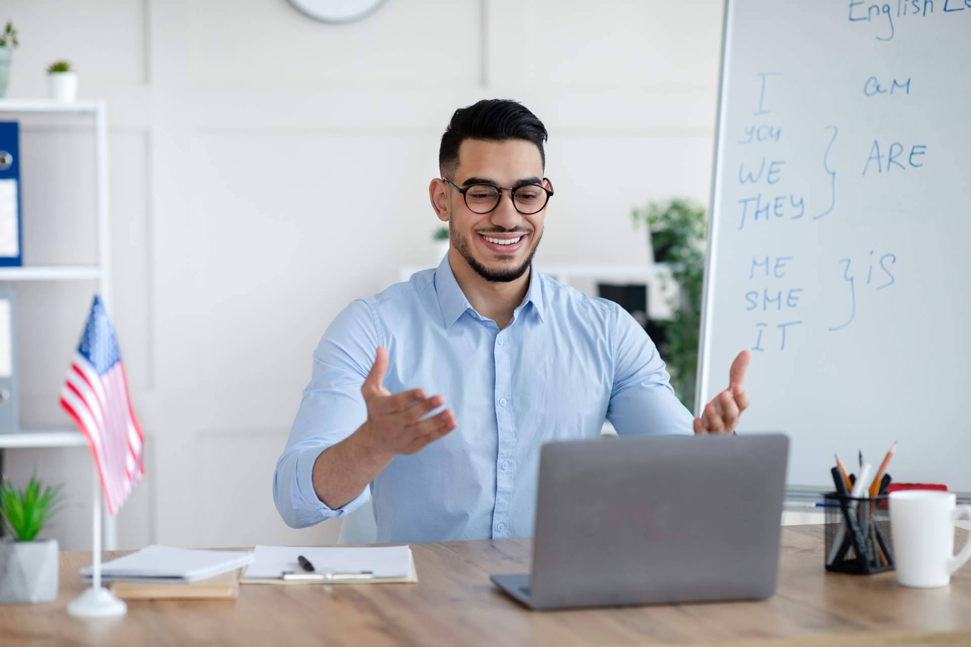 Las ventajas de los cursos superiores privados de manera online de la escuela de negocios Mediterránea Business School