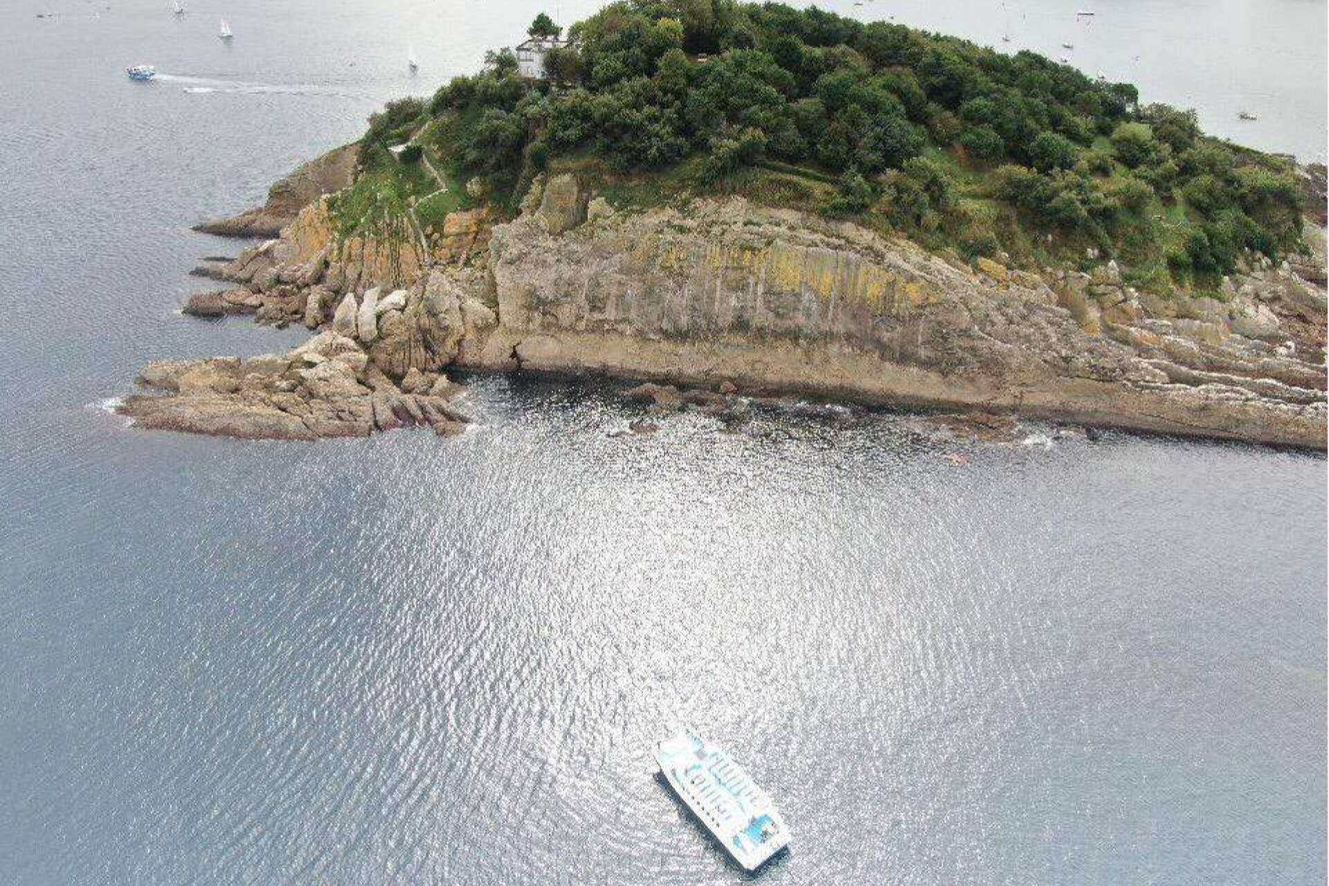 Oportunidad de vivir eventos a bordo por la bahía de San Sebastián con el Catamarán Ciudad San Sebastián