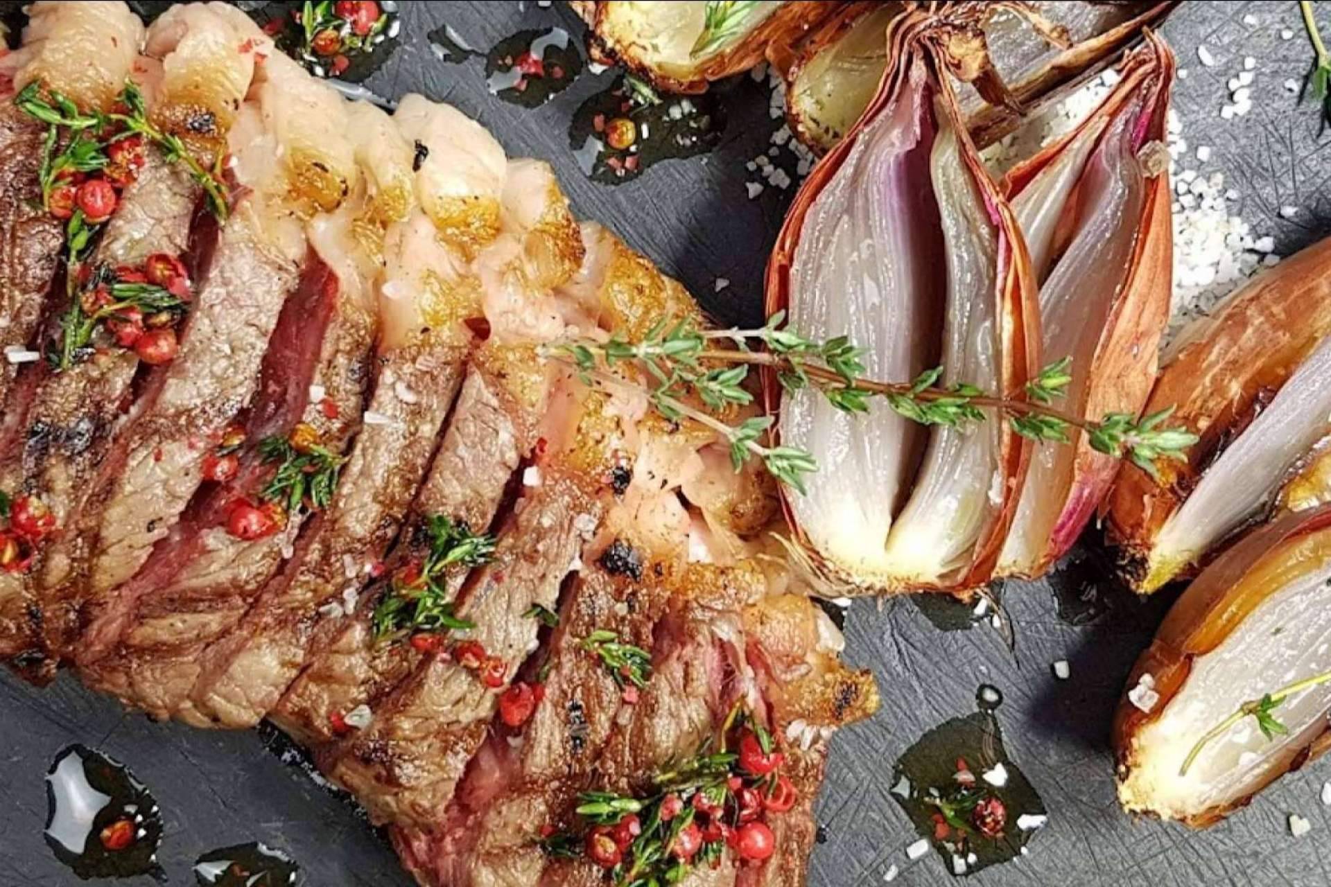 ¿Dónde encontrar un restaurante de brasa catalana con cocina basada en proveedores locales y productos de km 0? Vic Brasería BCN
