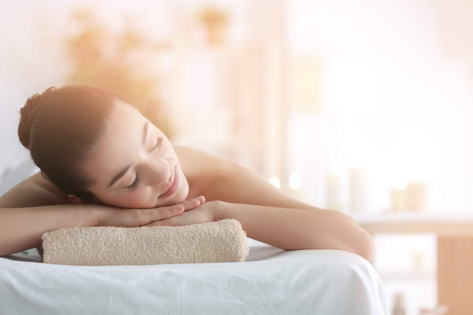 Ayurveda Medicina Natural explica la importancia del masaje abhyanga en otoño