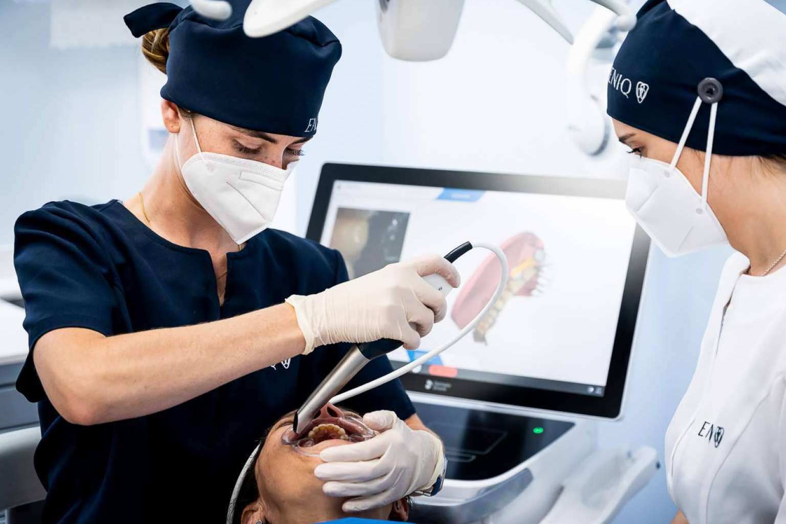Aparatología de última generación en el centro de estética dental Clínica Eniq