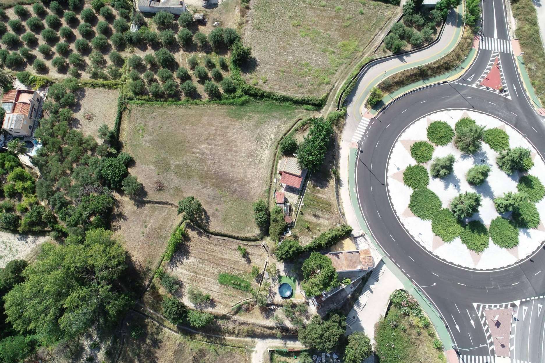Según Aeroescuela Xtreme, la topografía o la producción audiovisual con dron son usos muy comunes de este sistema
