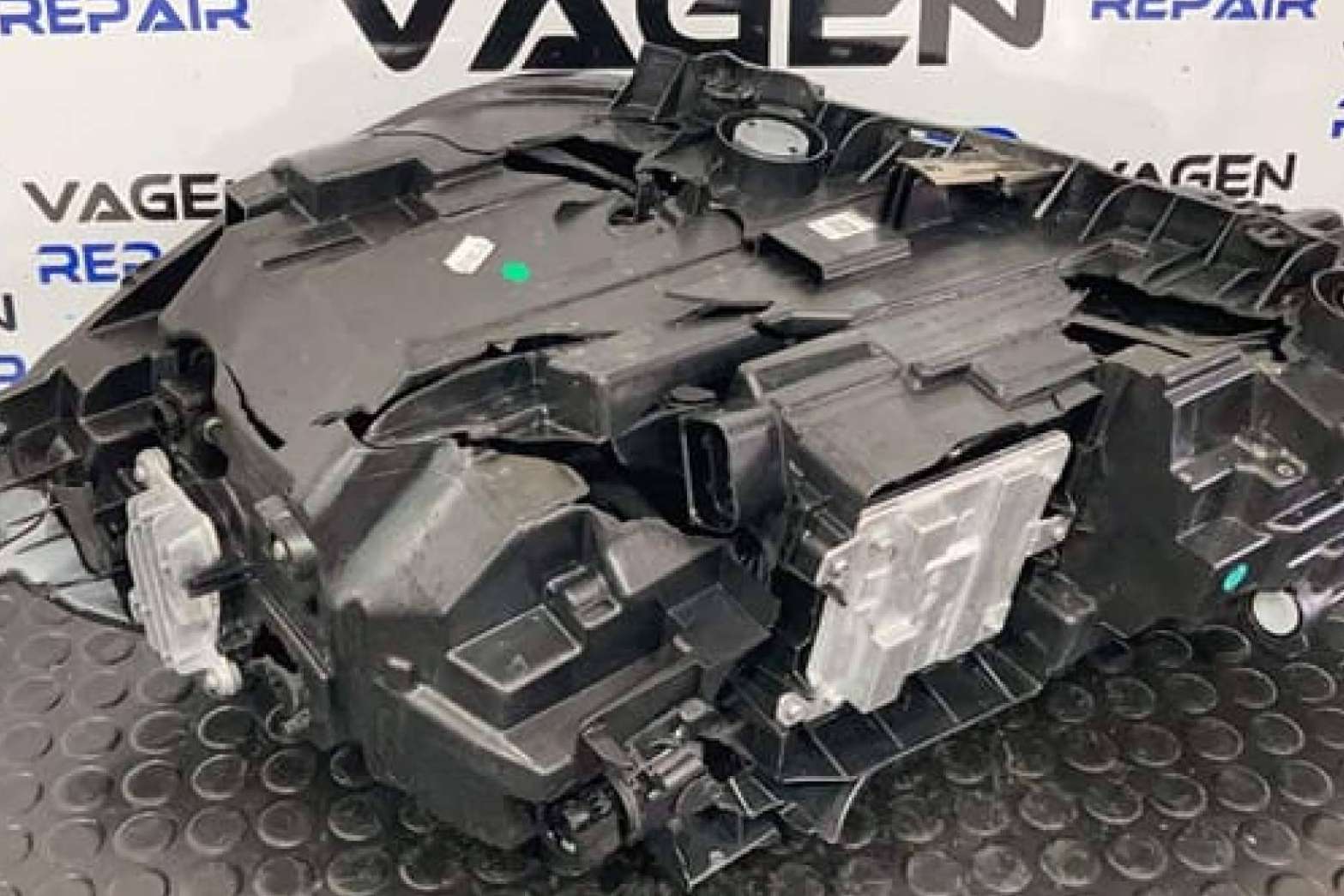 Vagen Repair realiza una reparación rápida y eficiente de faros en Barcelona