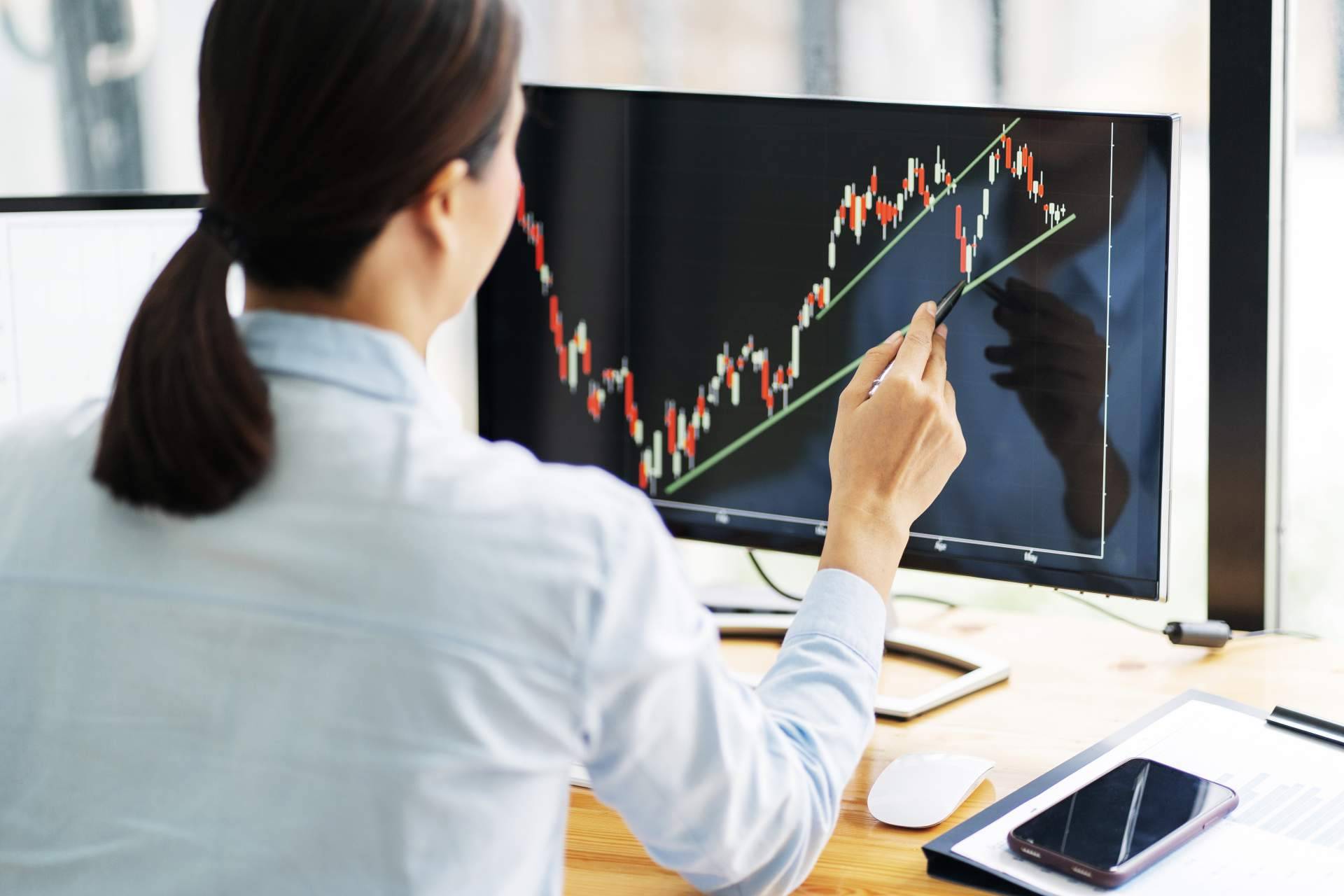 Aprender a leer los signos del trading institucional gracias al curso Rompimiento en la Zona Mastery de Área de Inversión