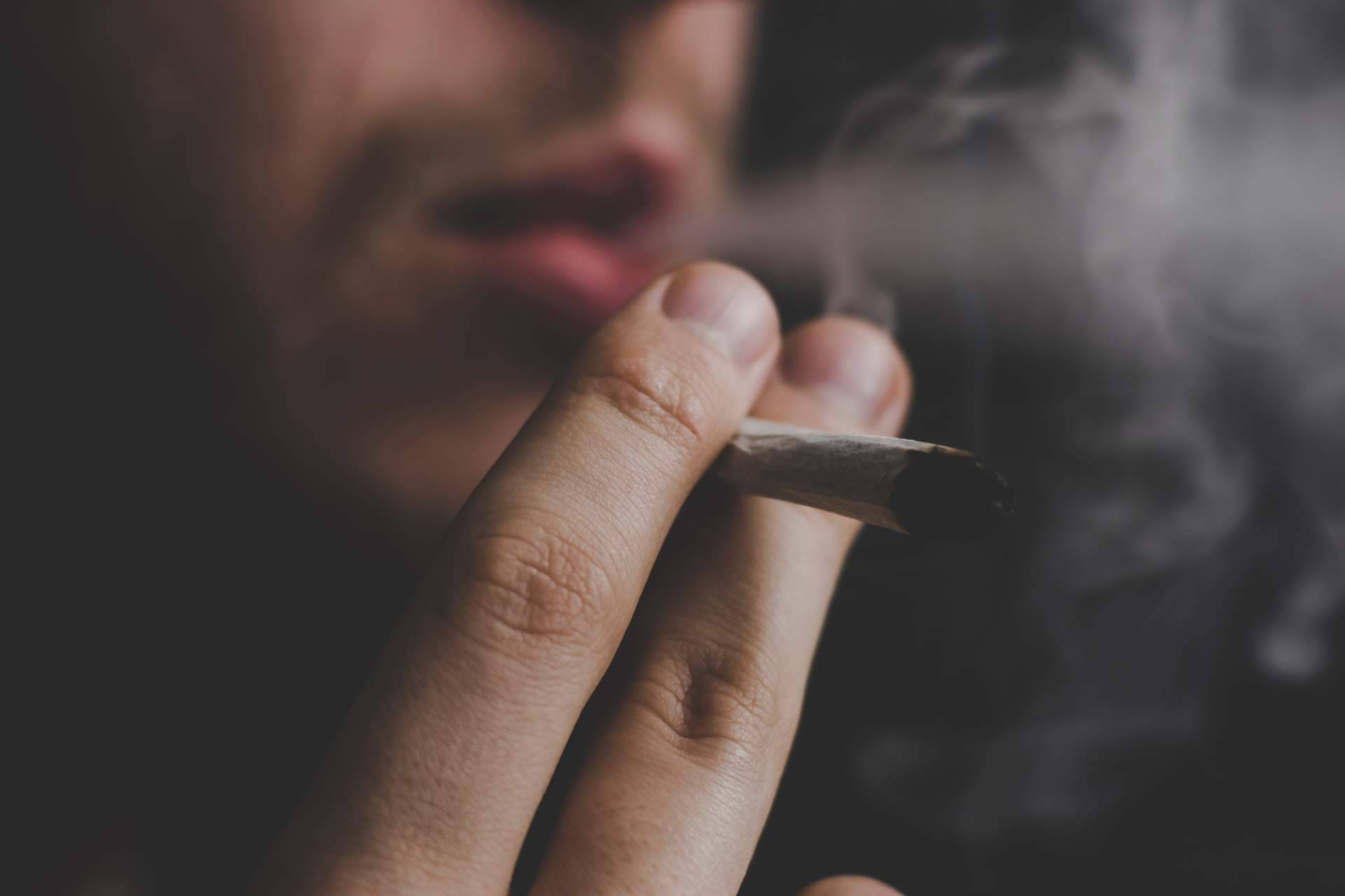 Cómo dejar la marihuana gracias a la terapia que realiza Luis Miguel Real