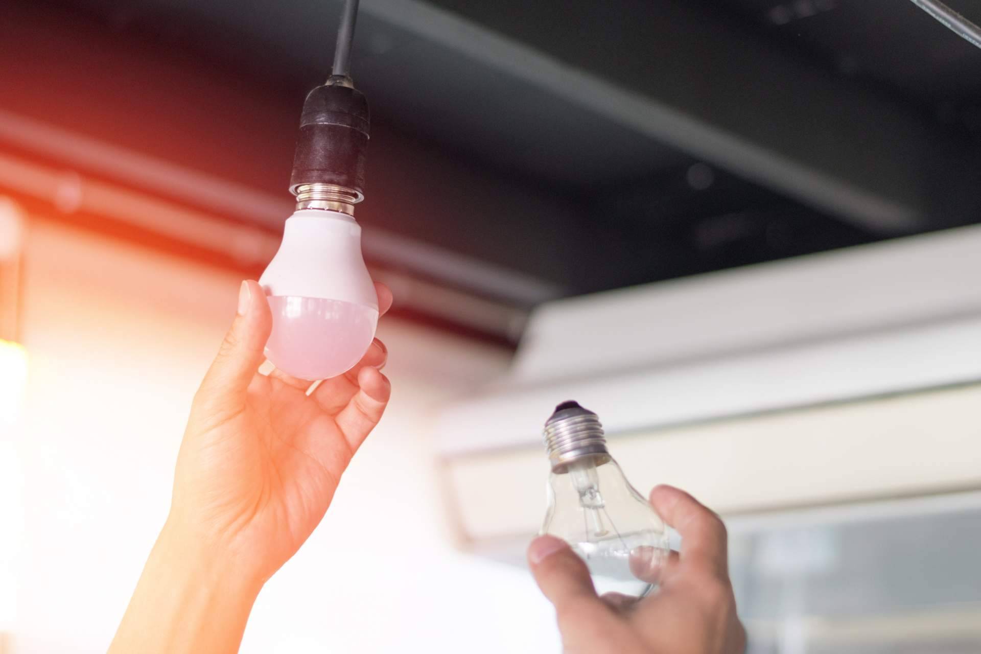 Suministros Tomás Beltrán indica los beneficios de sus focos LED