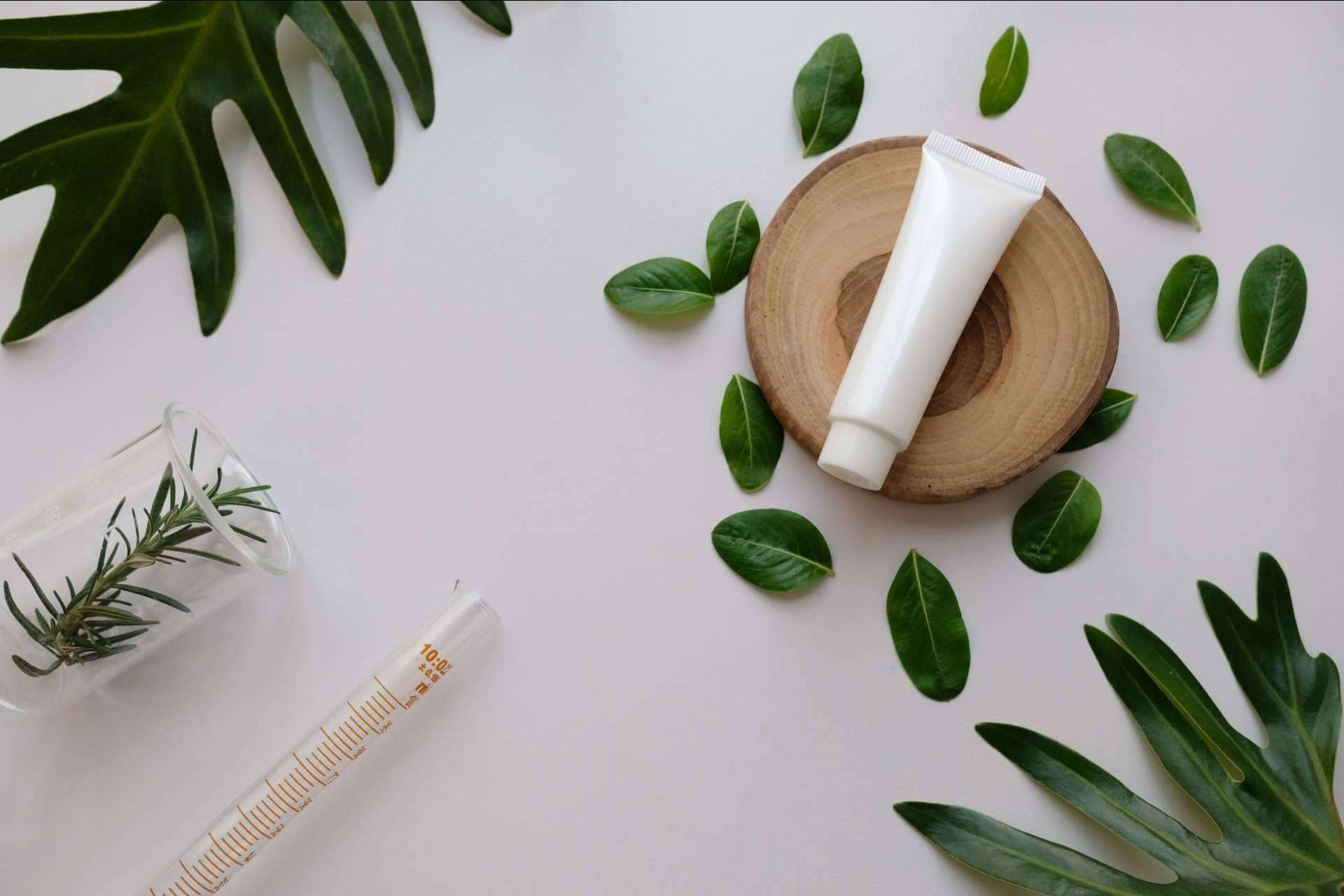 Los productos con ácido hialurónico de la línea de productos de L'INFINITO Cosmetics