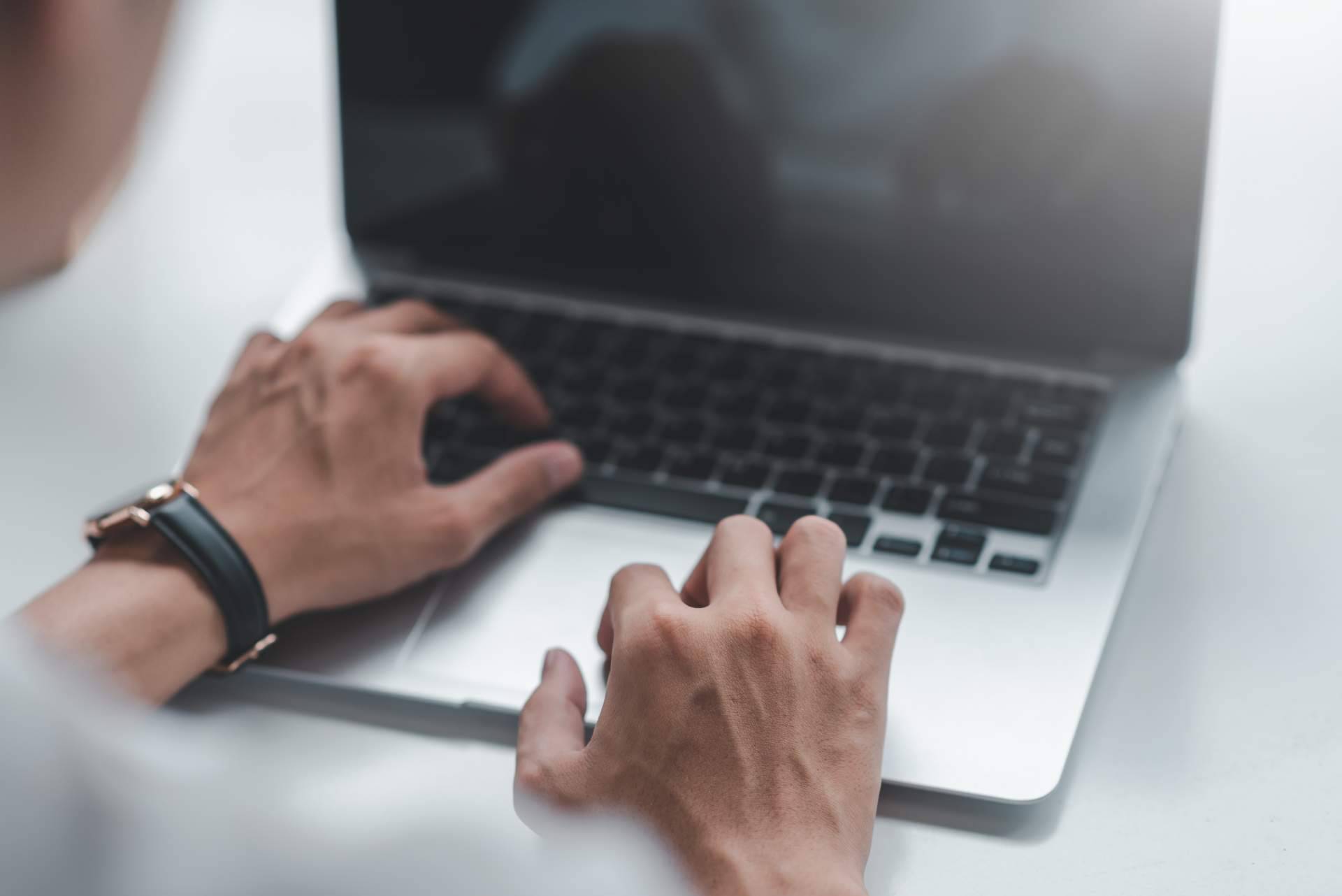 Thenowo explica cómo funcionan los seguros de baja laboral en España