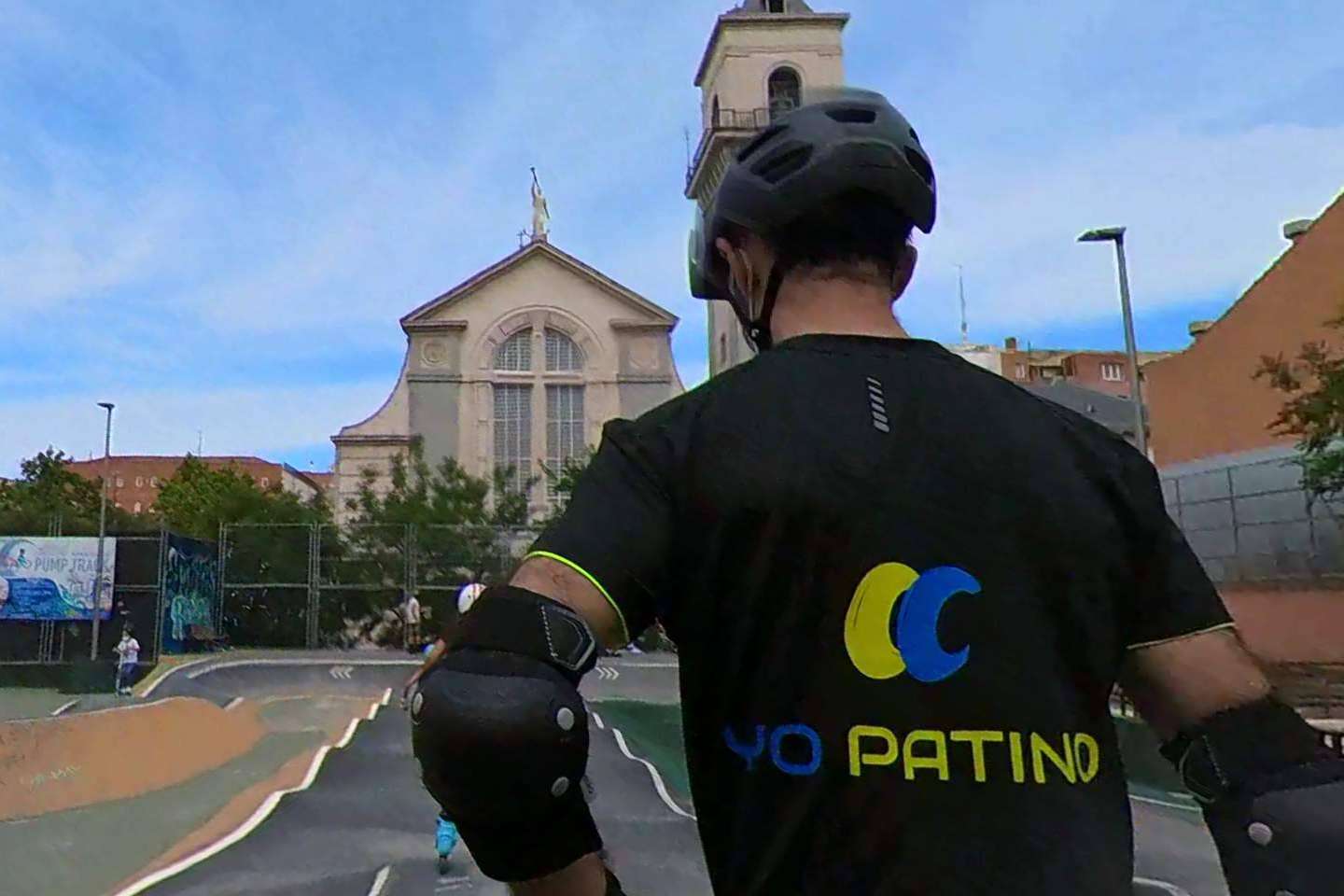 Rollermaniacos brinda cursos intensivos de patinaje