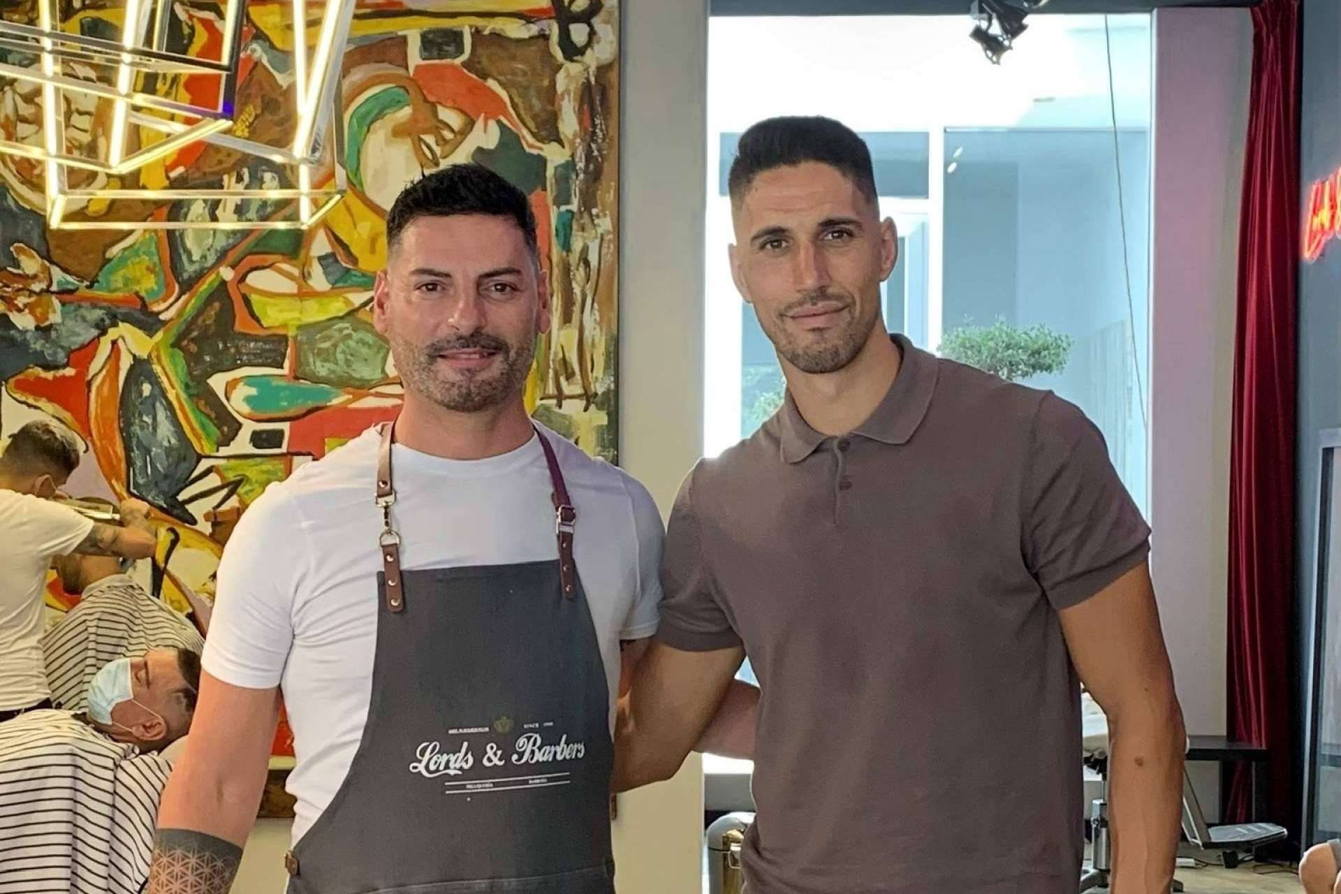 Algunos de los jugadores de fútbol que han marcado tendencia en los peinados han acudido a Lords & Barbers